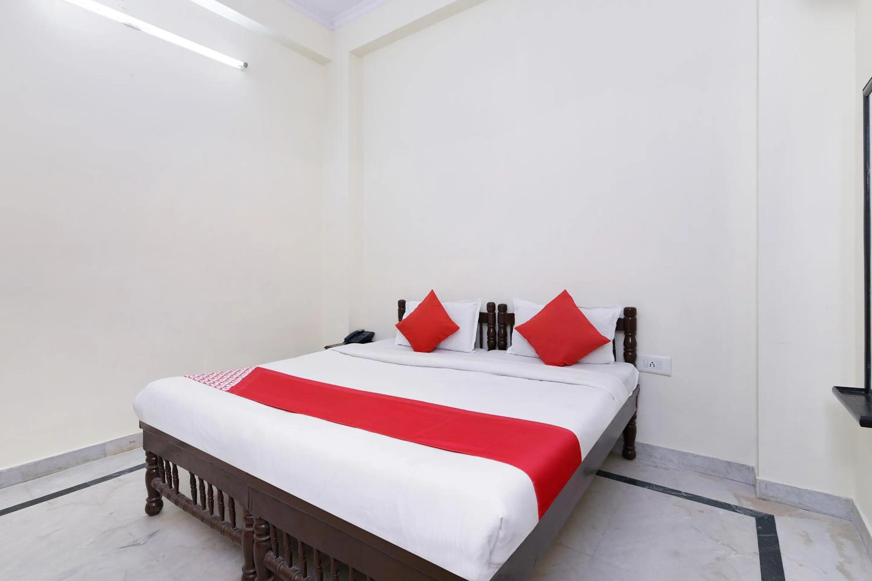 Bedroom, Bed in Hotel Green Valley Ranthambhore