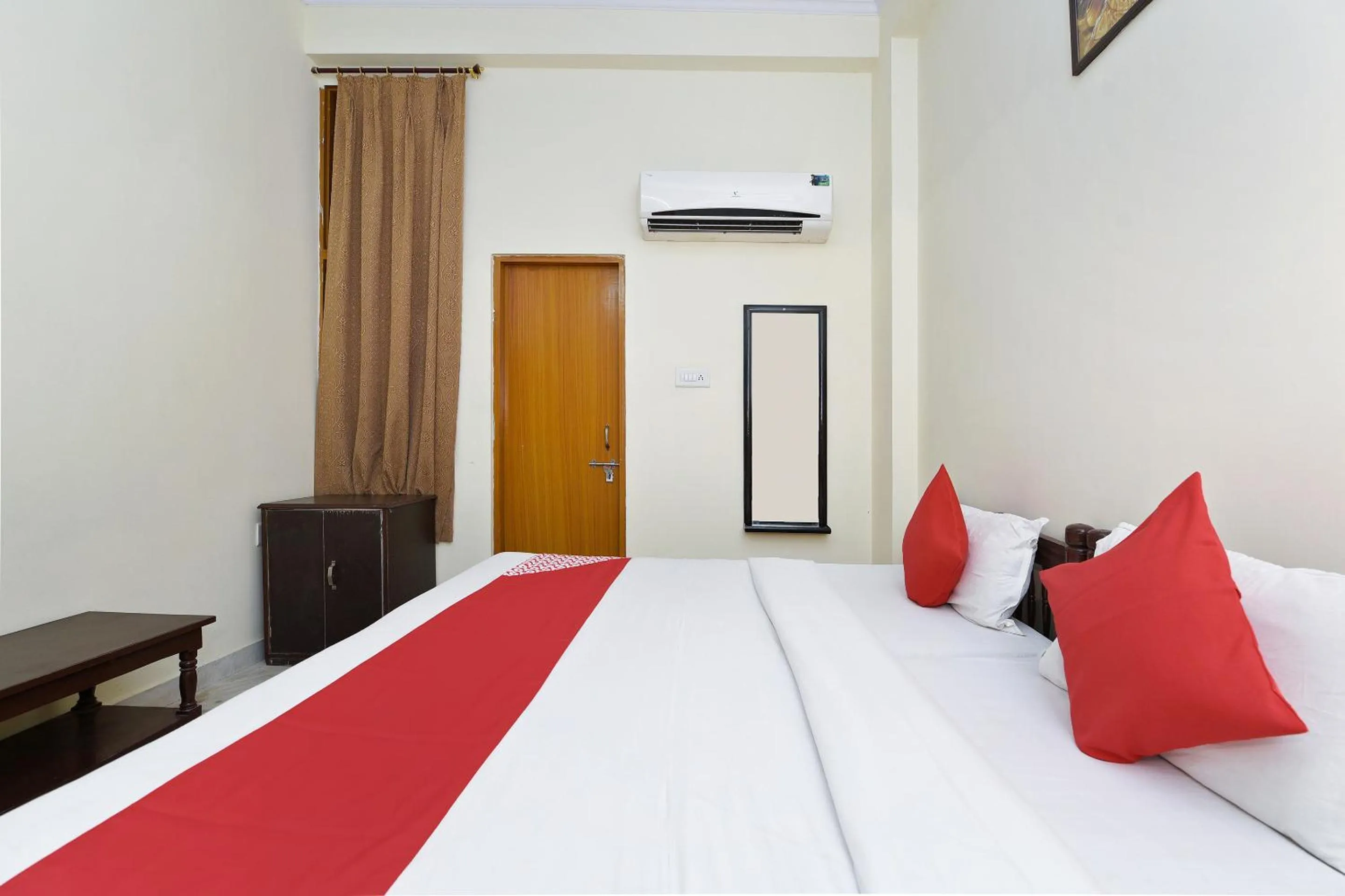 Bedroom, Bed in Hotel Green Valley Ranthambhore