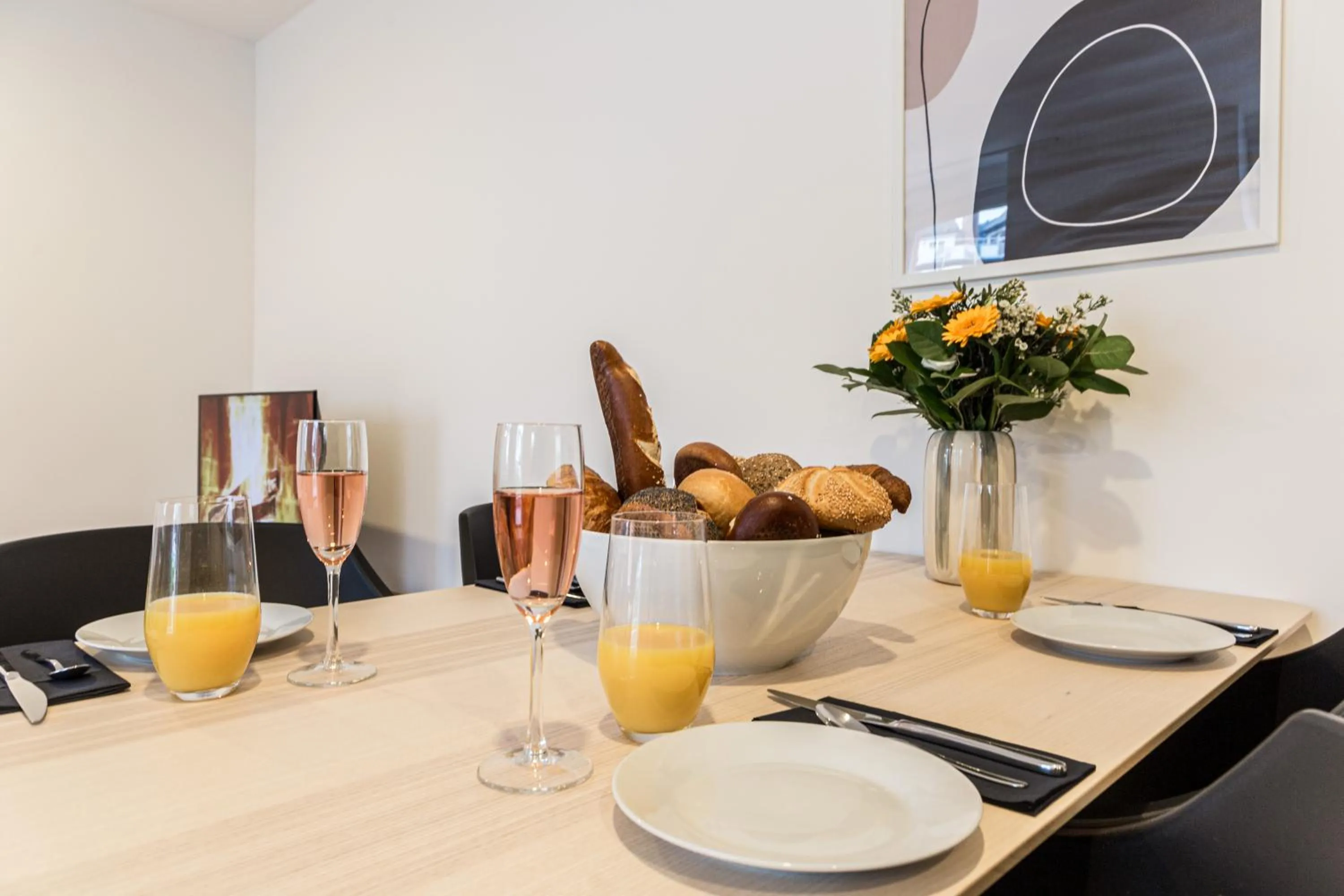 Food and drinks in living TIMELESS - Adler Apartments Sasbachwalden