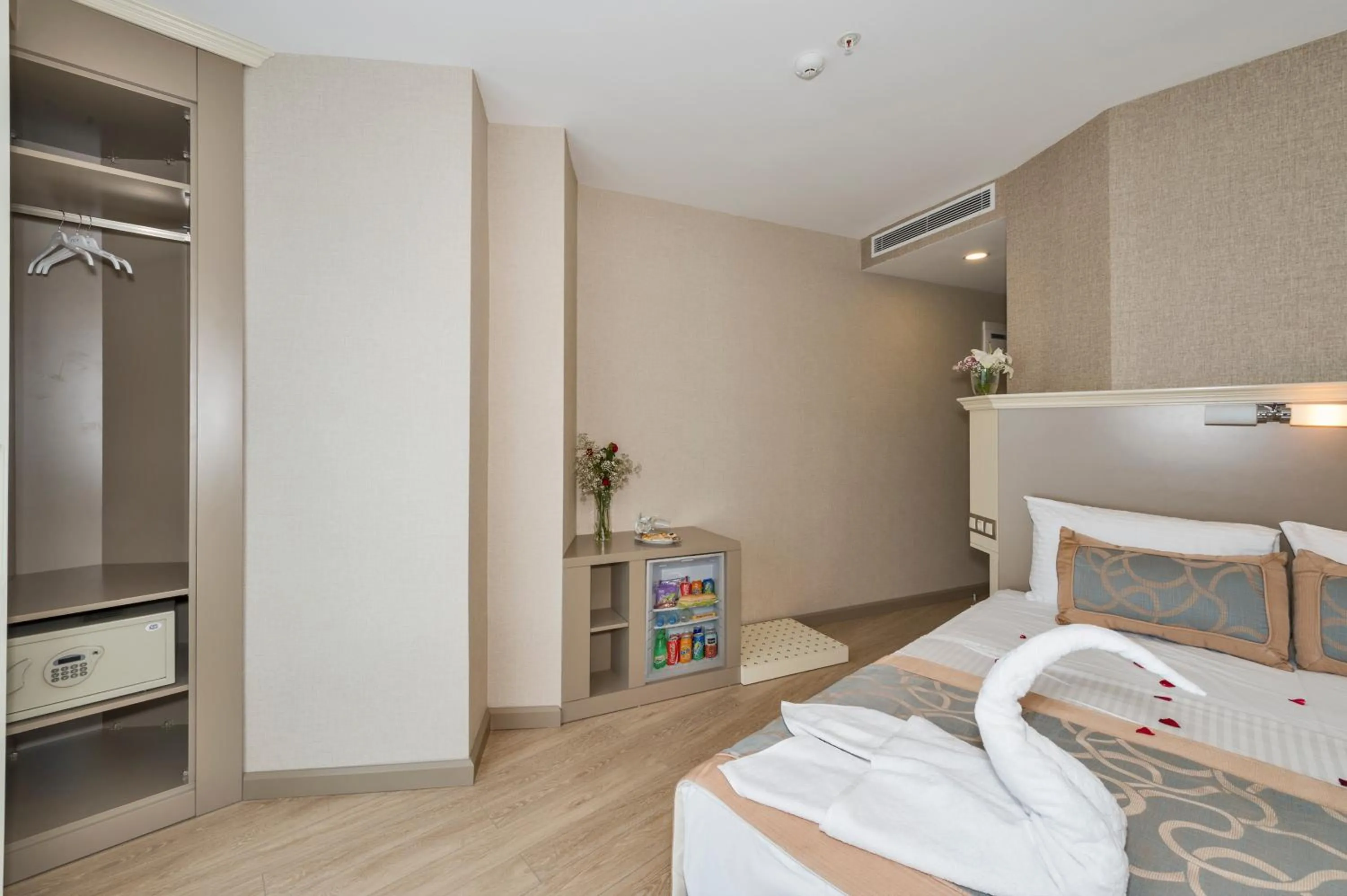 Bedroom, Bed in Marcello Hotel