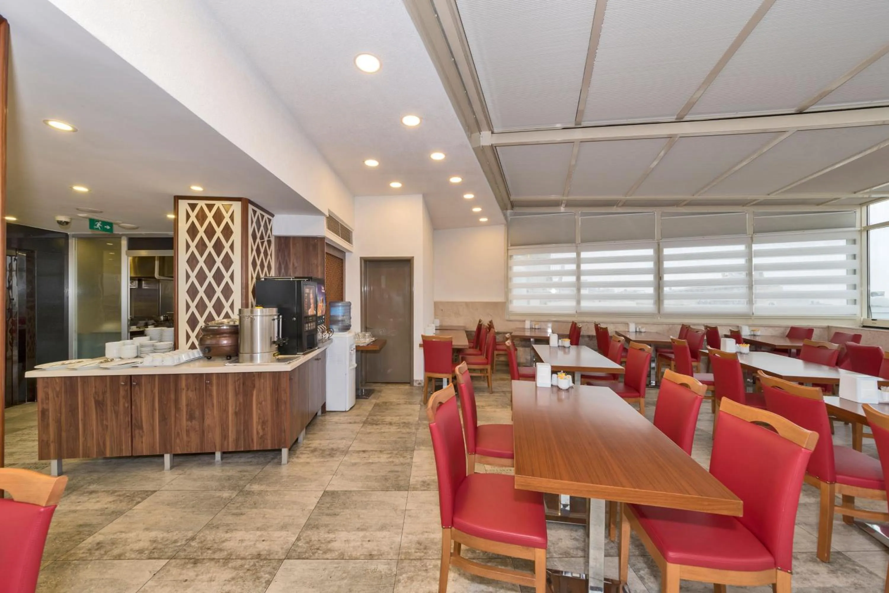 Restaurant/places to eat in Marcello Hotel