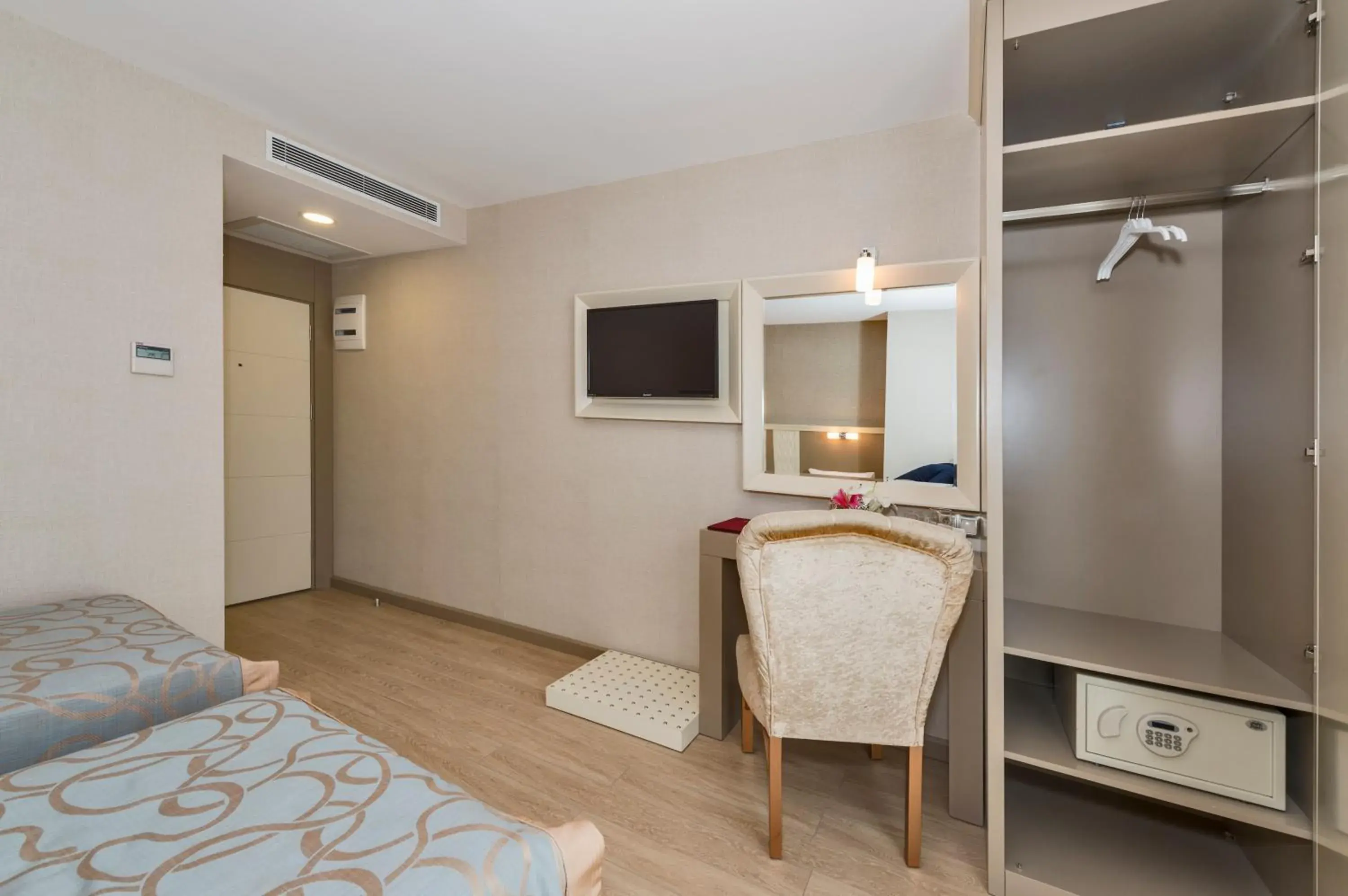 Bedroom, Bed in Marcello Hotel Bedroom, Bed in Marcello Hotel