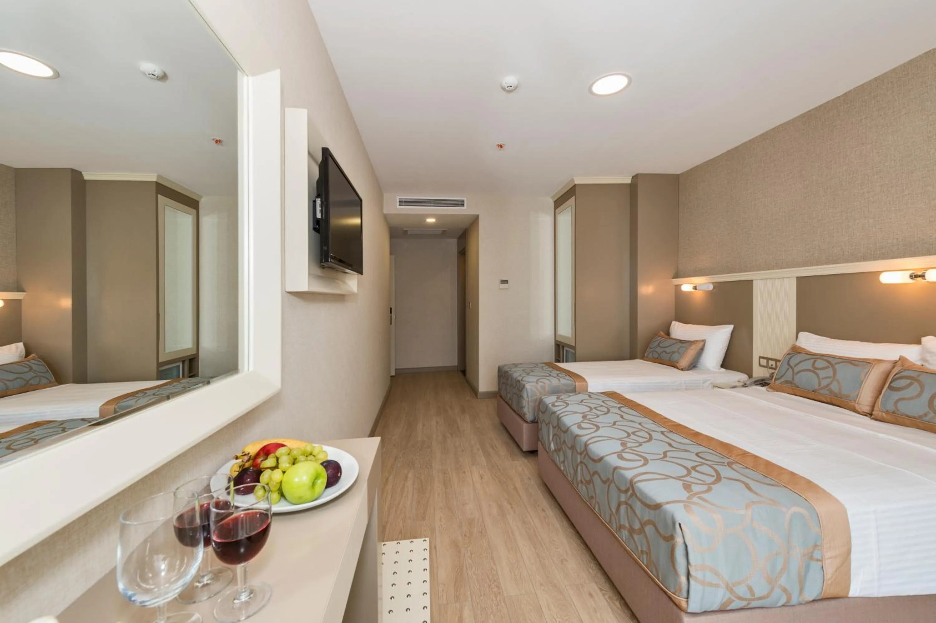 Photo of the whole room, Bed in Marcello Hotel