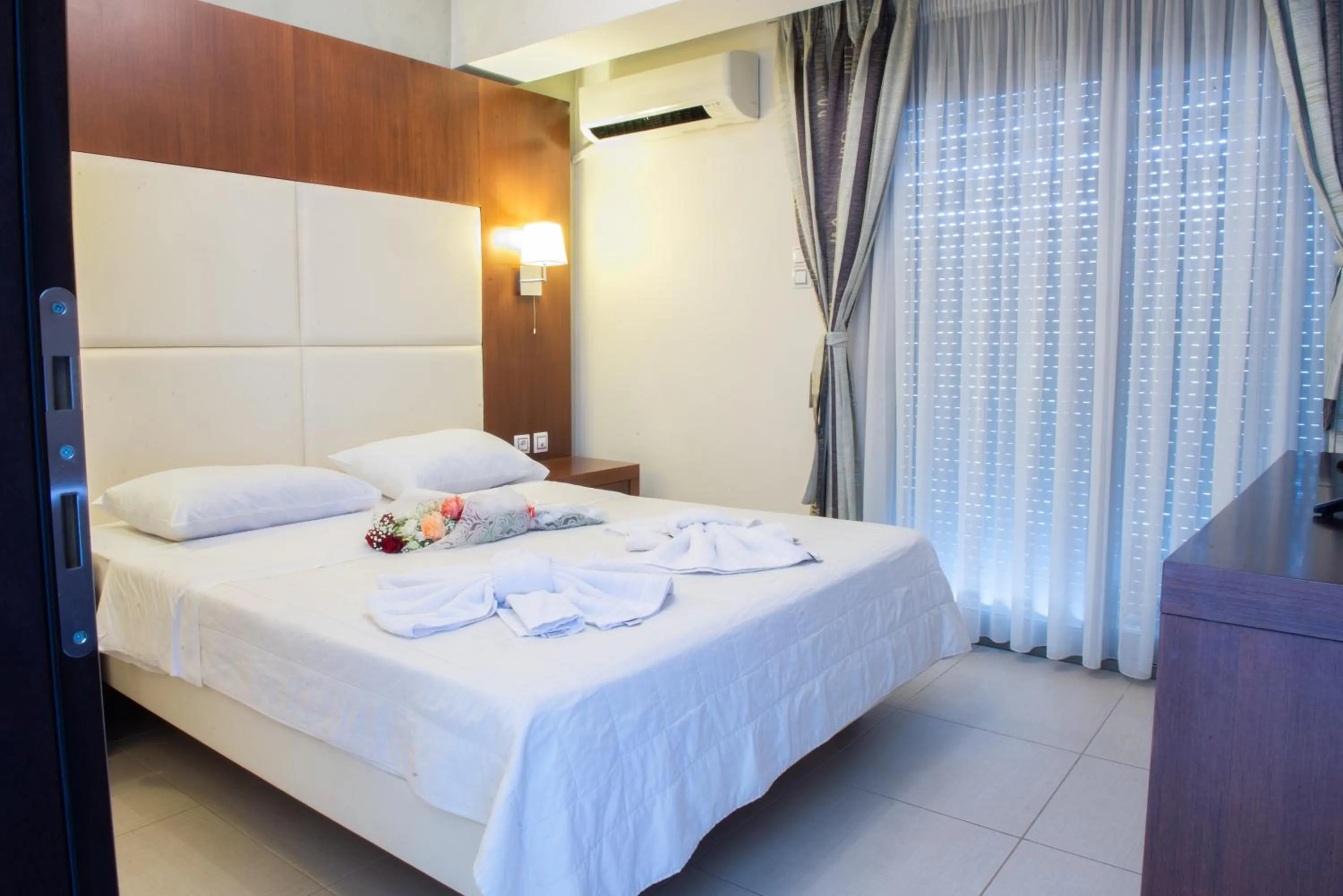 Bed in GOLDEN SUN Κokkoni Beach Hotel