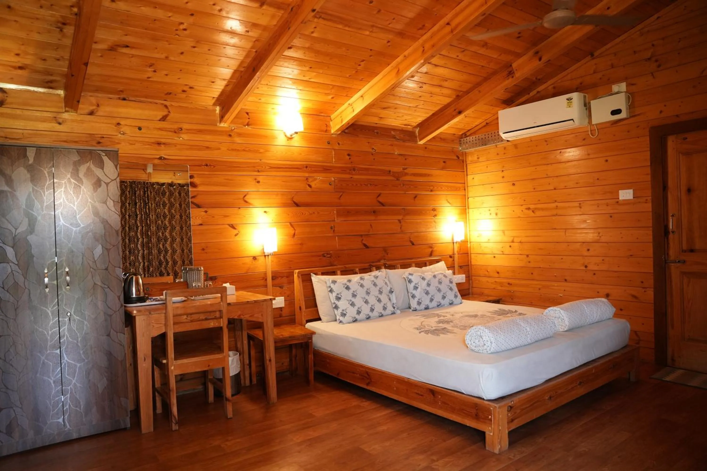 Bed in labdhi Resorts Masinagudi- Stag Groups not allowed