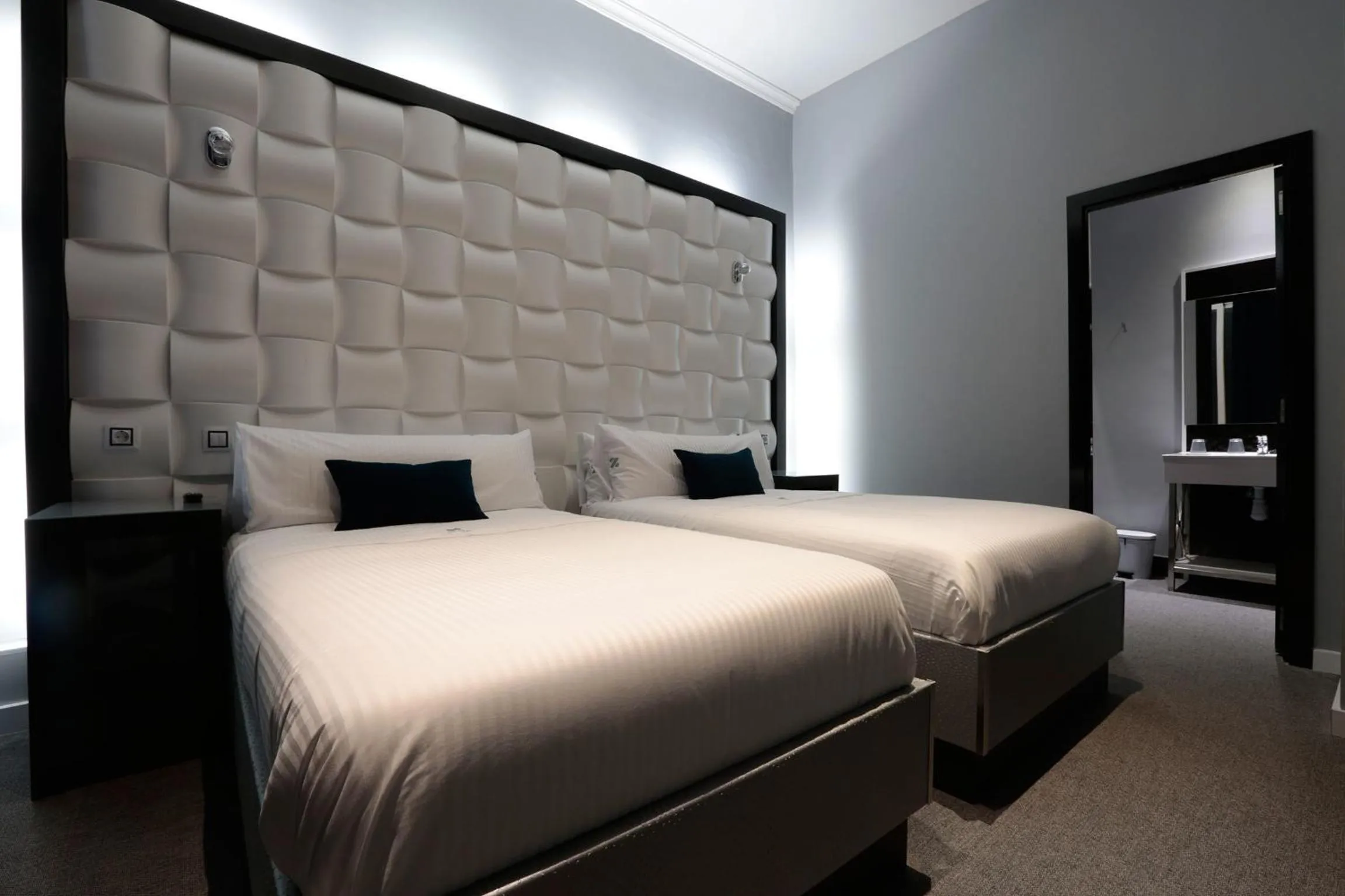 Photo of the whole room, Bed in Amra Barcelona Gran Via