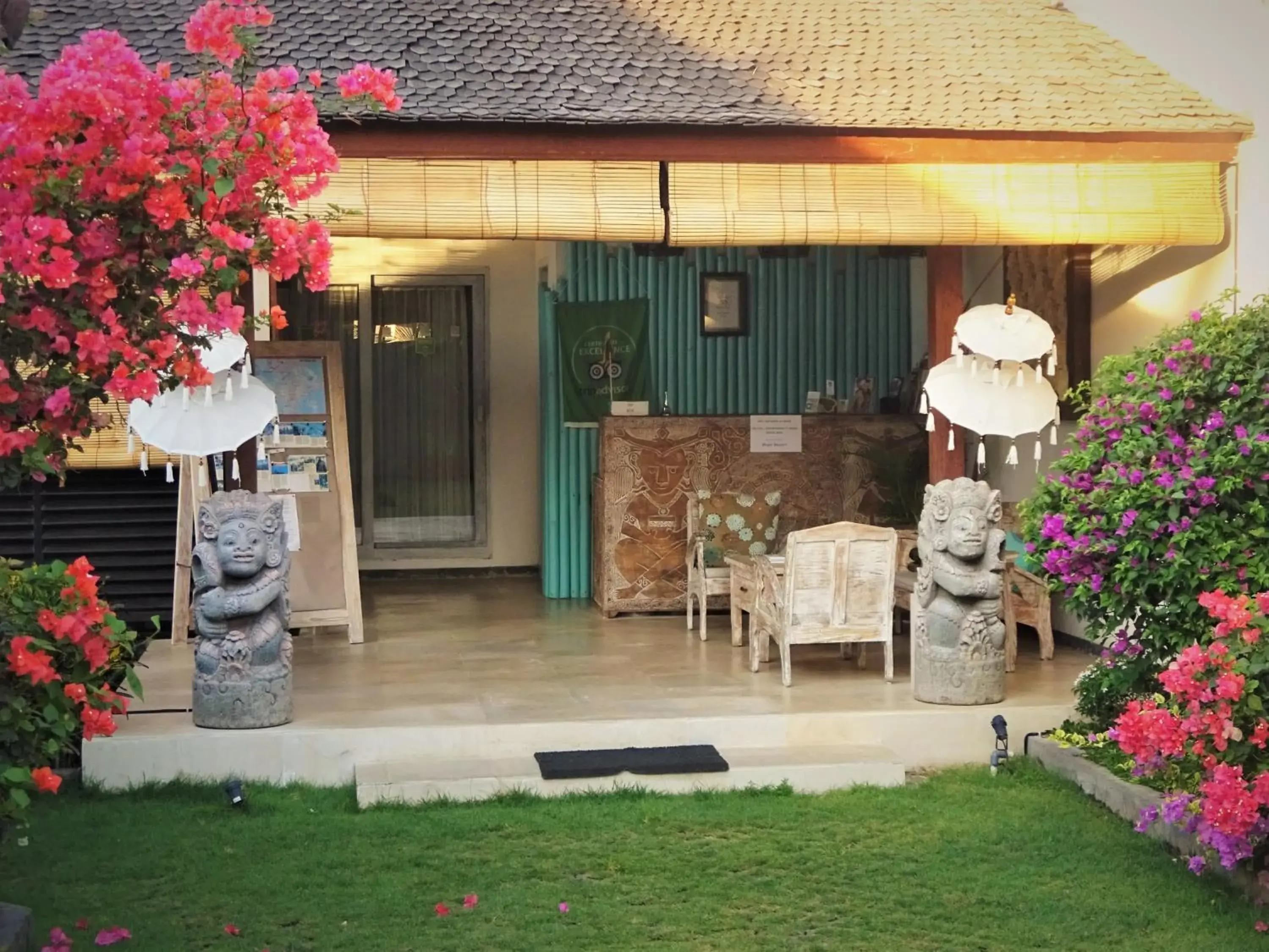 Facade/entrance in Mayo Resort Facade/entrance in Mayo Resort