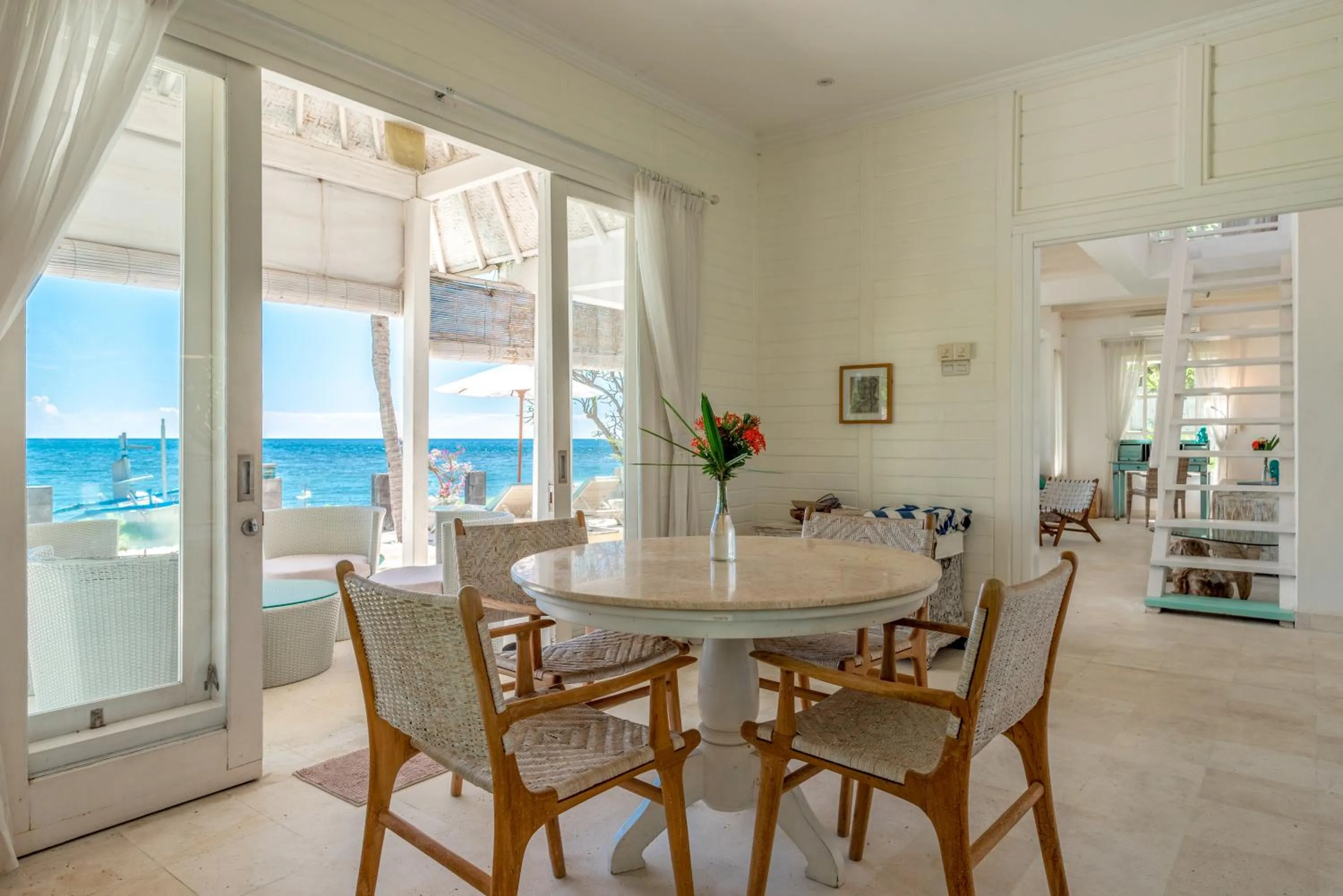 Dining area in Mayo Resort