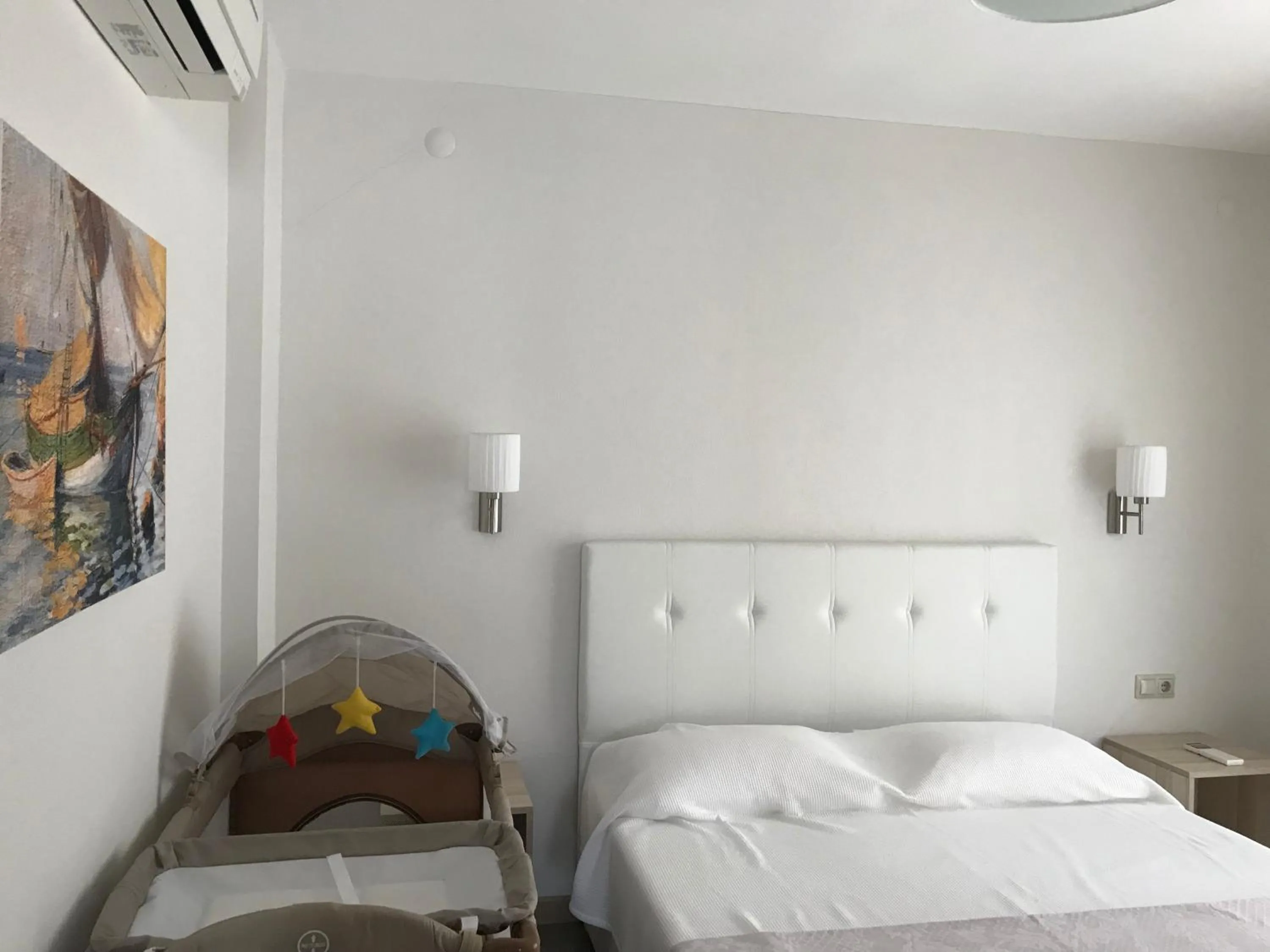 Photo of the whole room, Bed in EVN Hotel