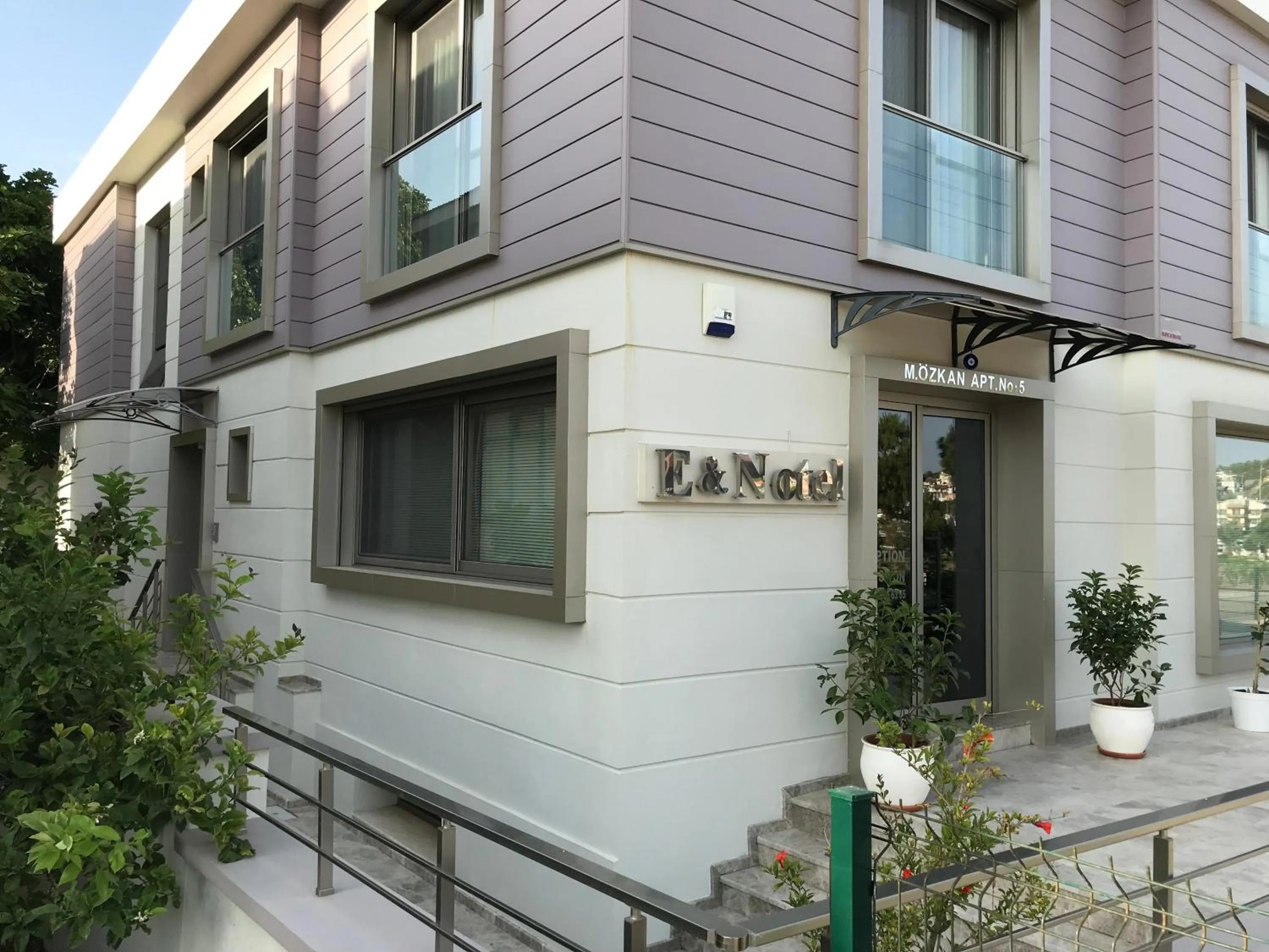 Facade/entrance in EVN Hotel