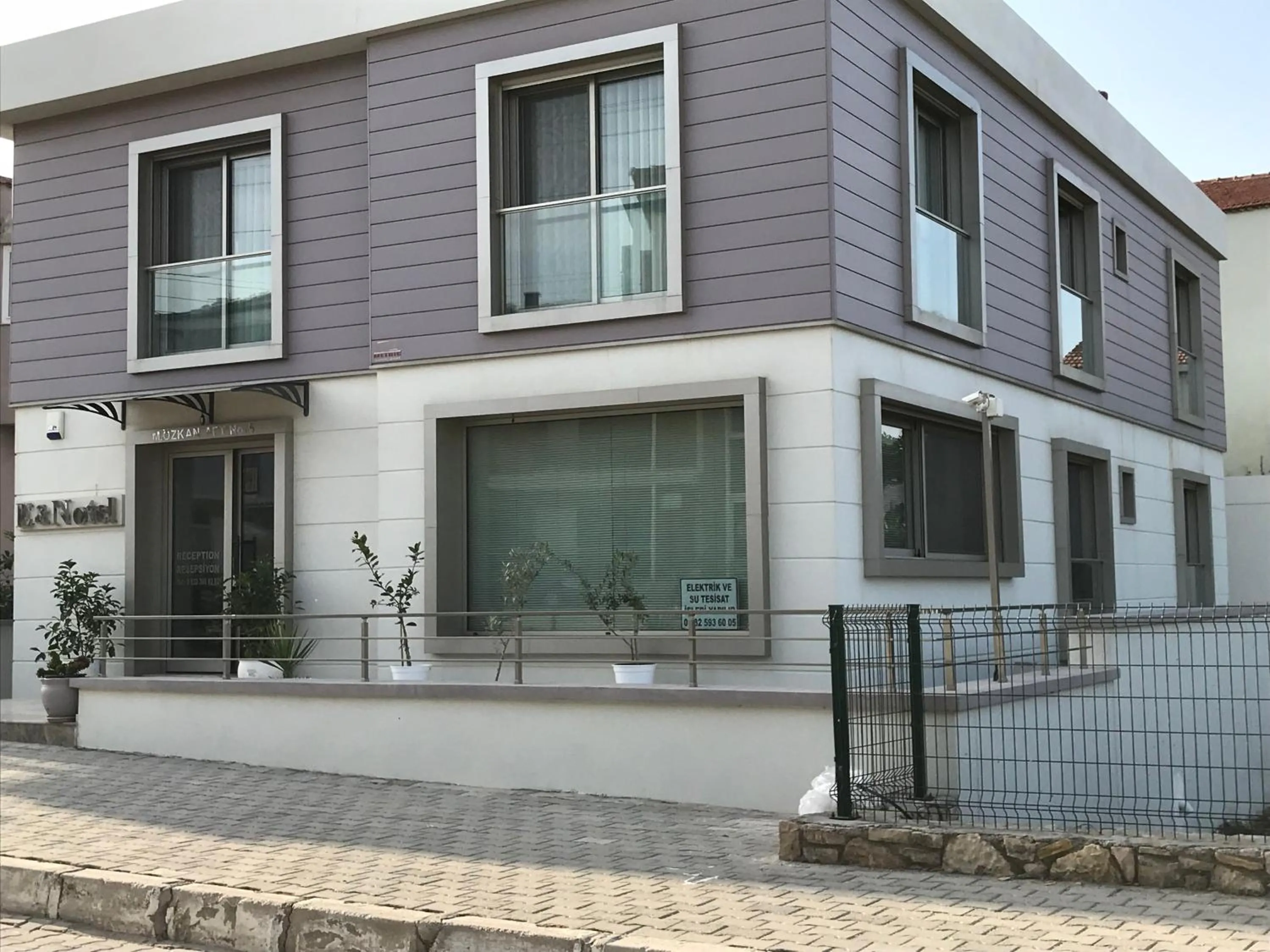 Facade/entrance in EVN Hotel