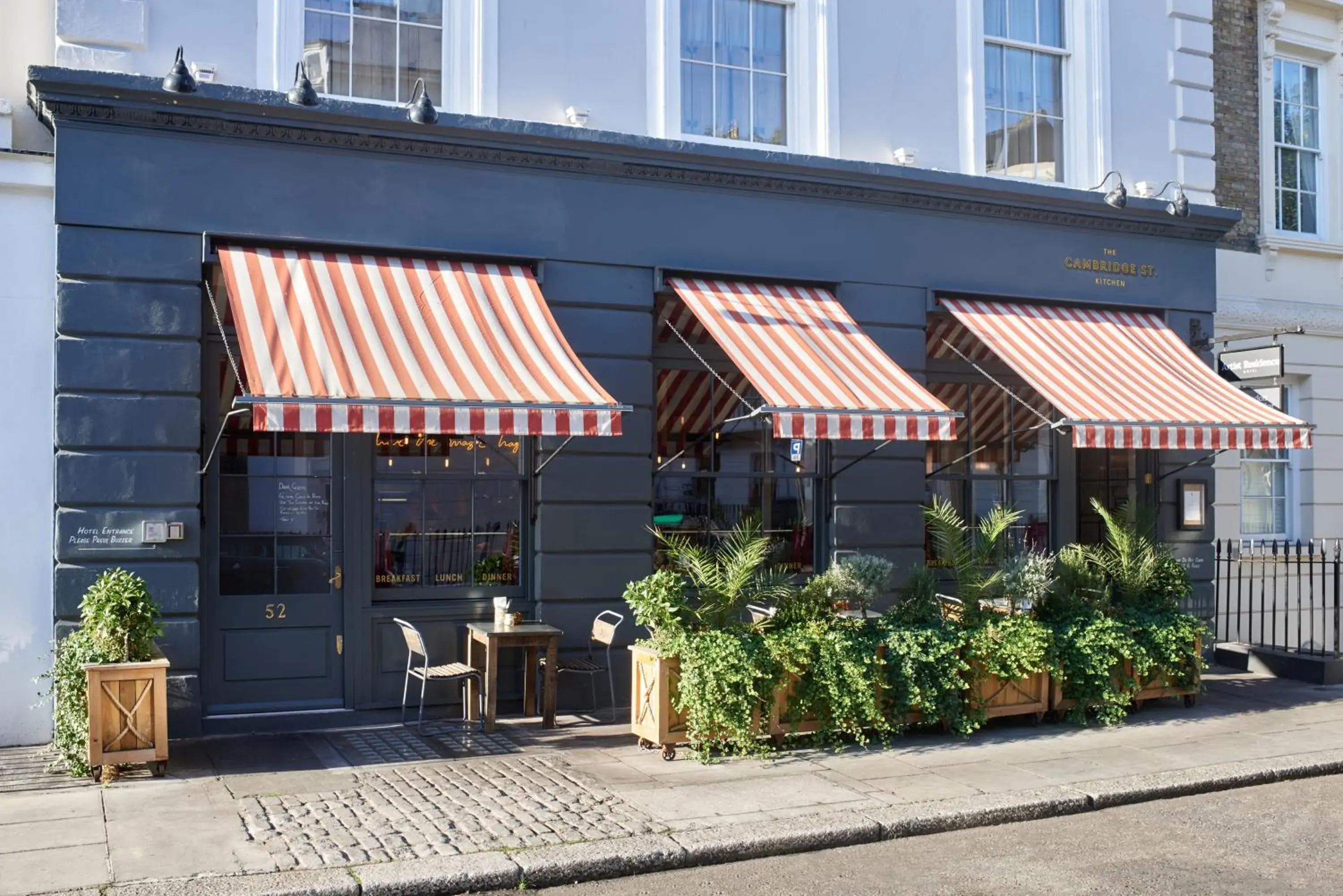 Property building in Artist Residence London Property building in Artist Residence London