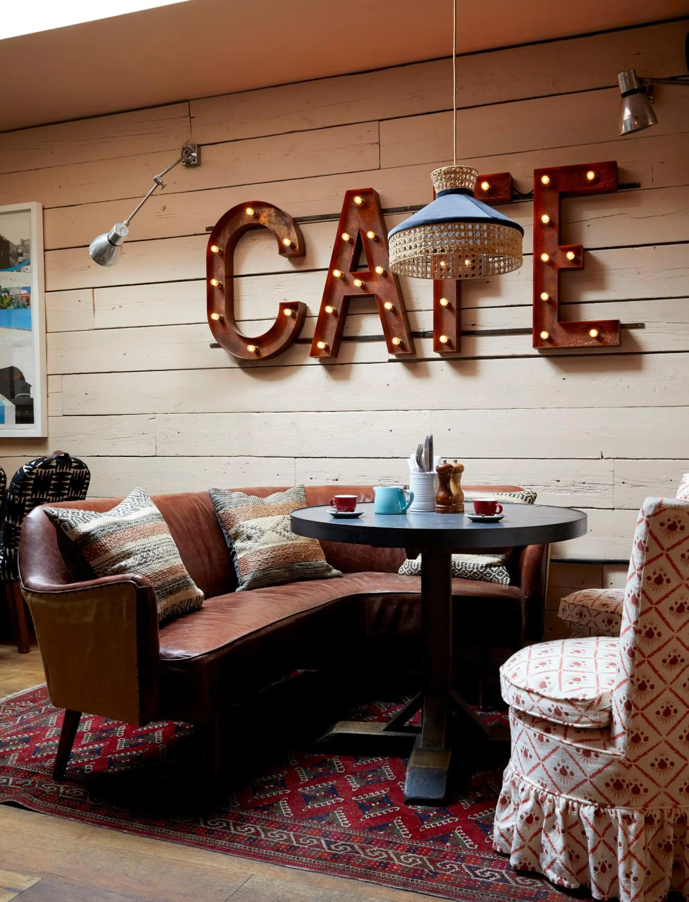 Restaurant/places to eat in Artist Residence London