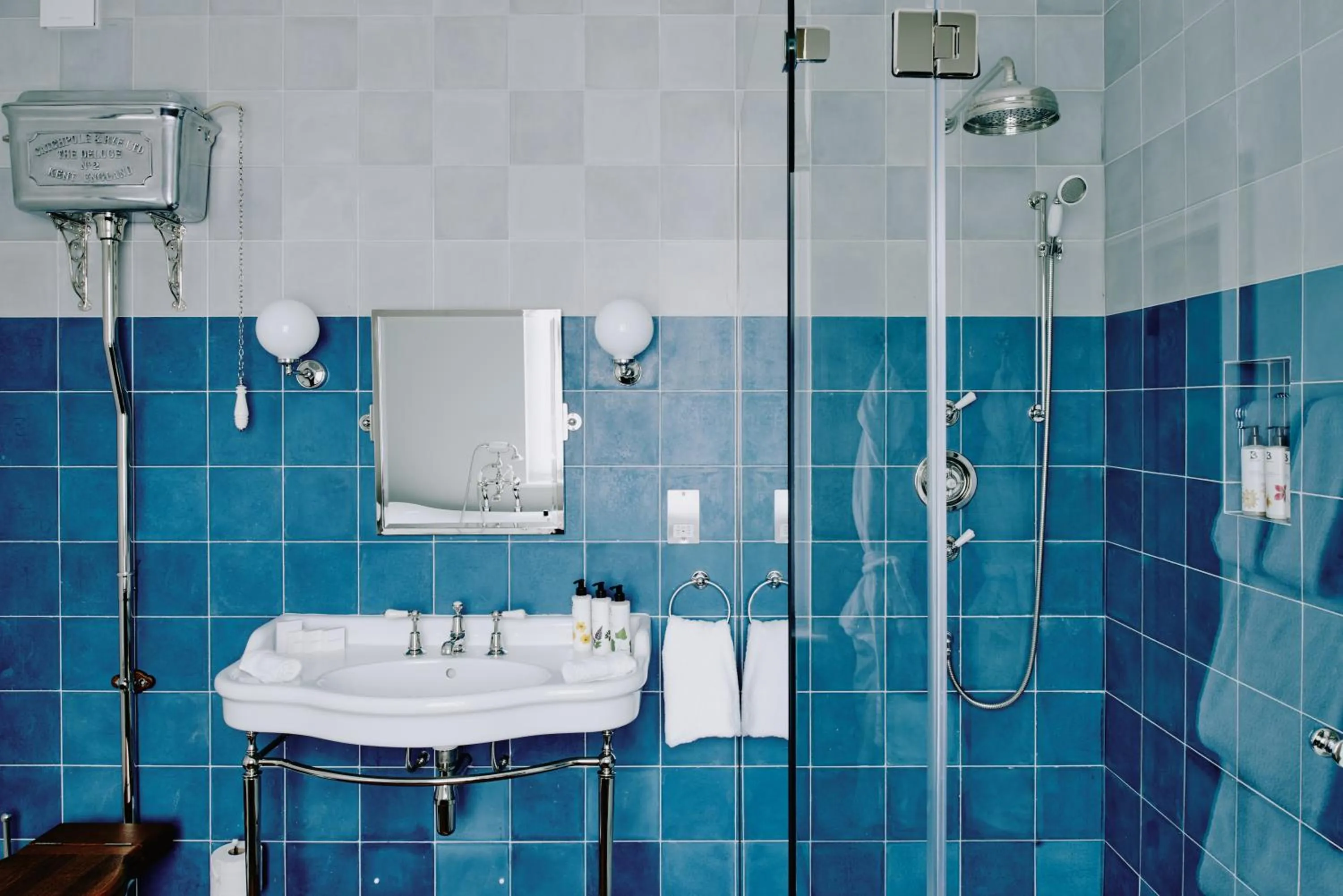 Shower in Artist Residence London
