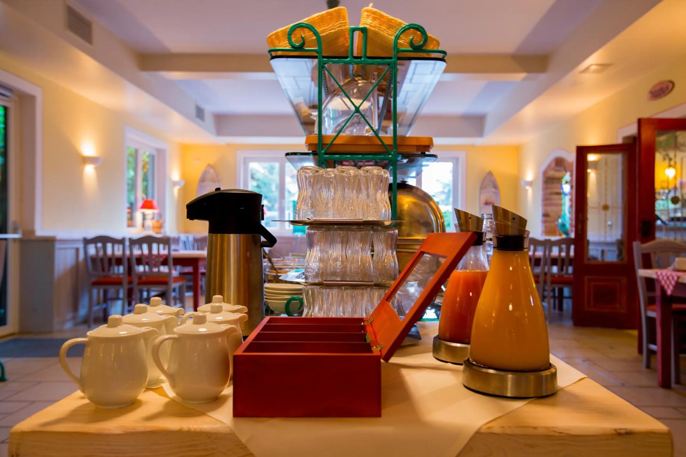 Restaurant/places to eat in Hotel Elia