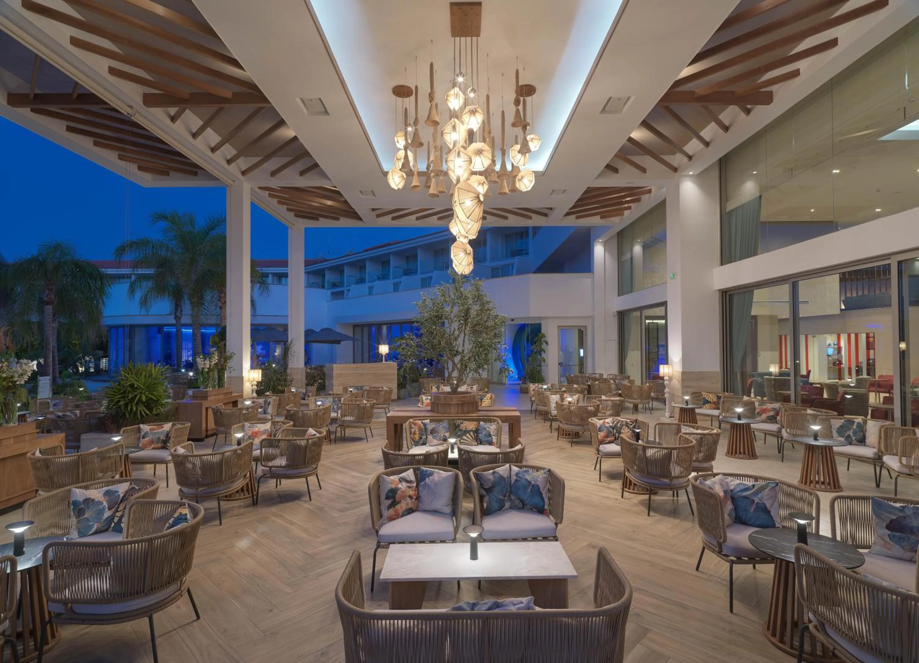 Restaurant/places to eat in Olympic Lagoon Resort Paphos