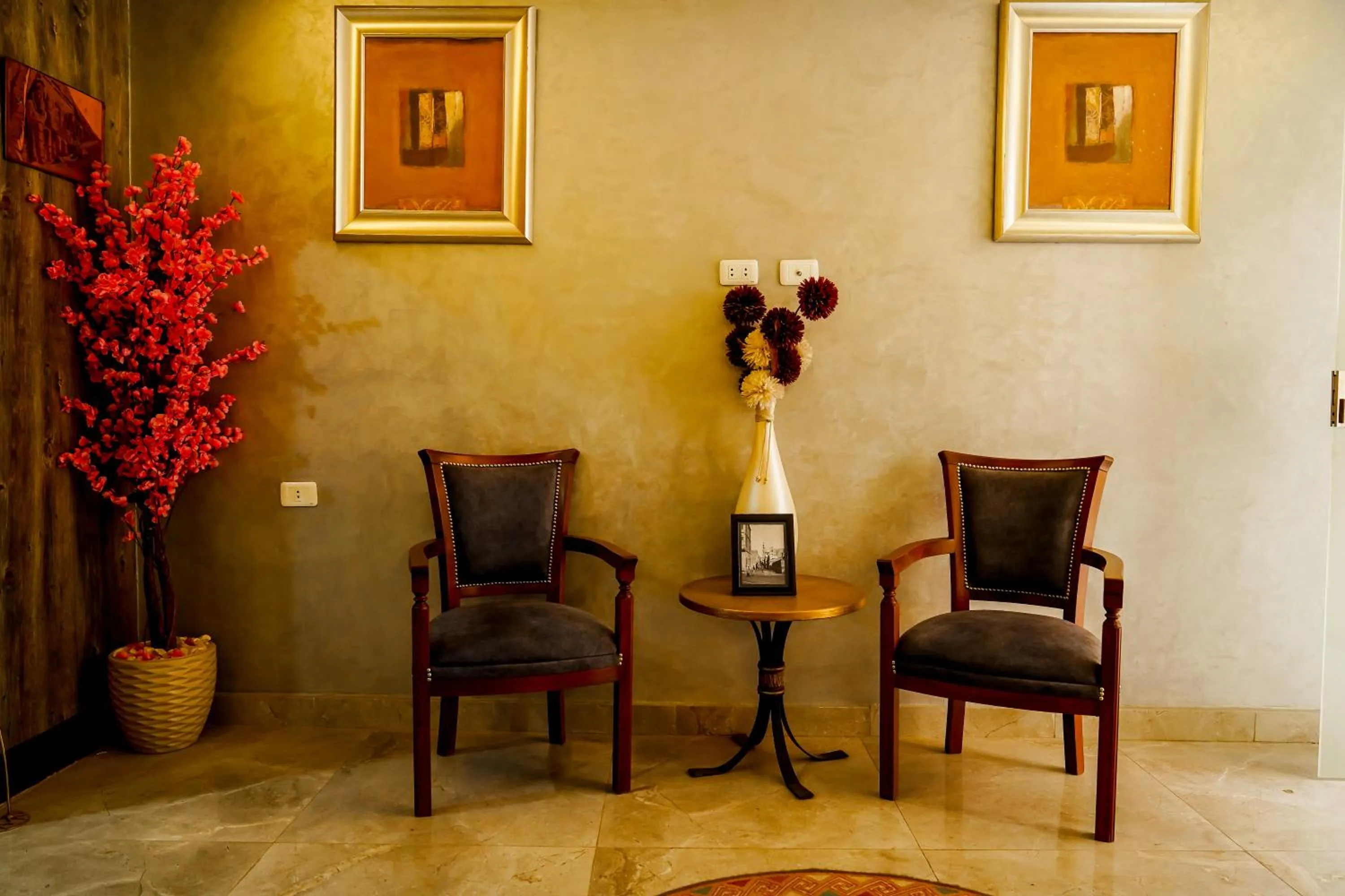 Living room in Pyramids Hotel