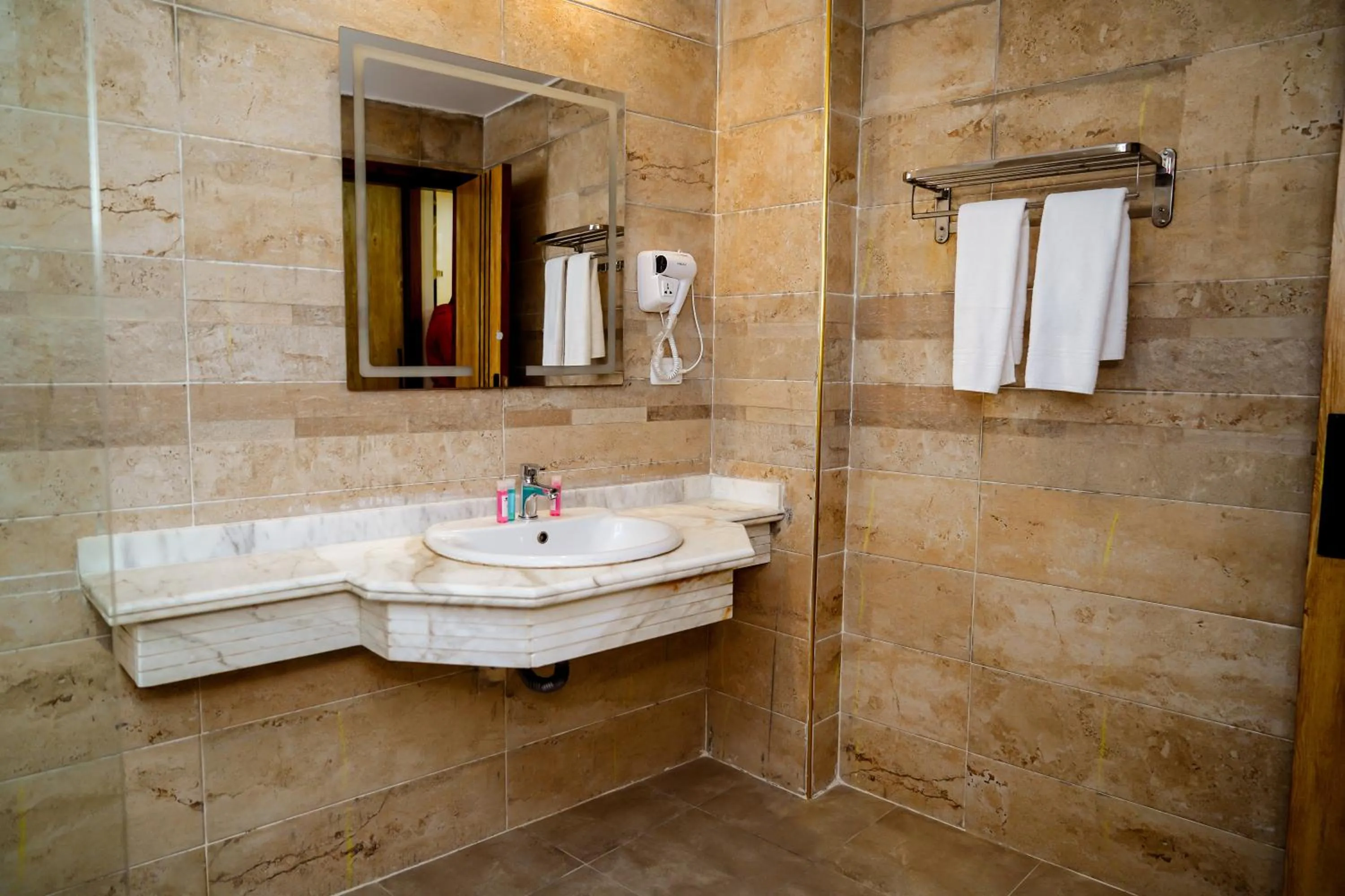 Shower in Pyramids Hotel