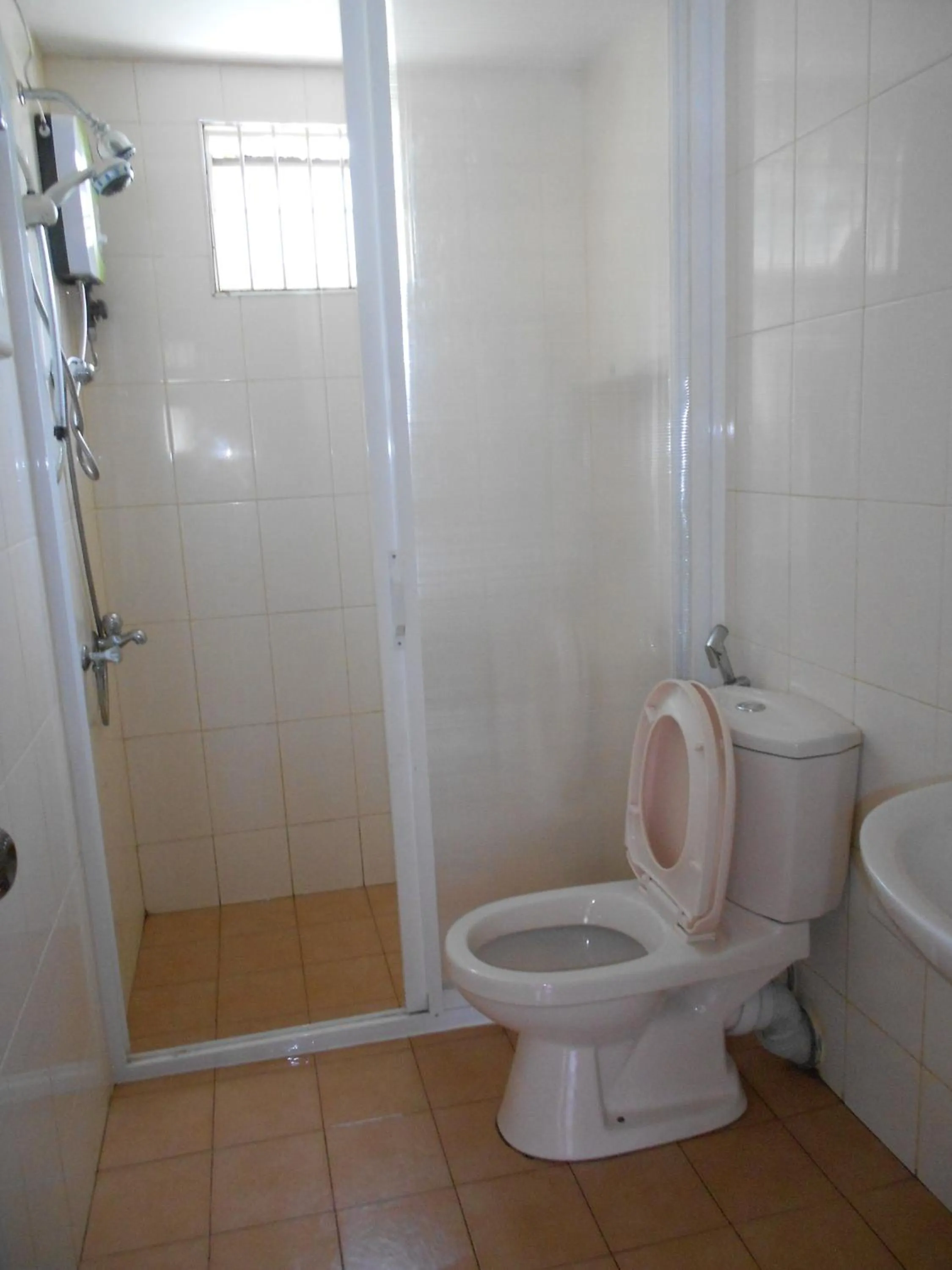 Bathroom in Wijenayake's - Beach Haven Guest House - Galle Fort