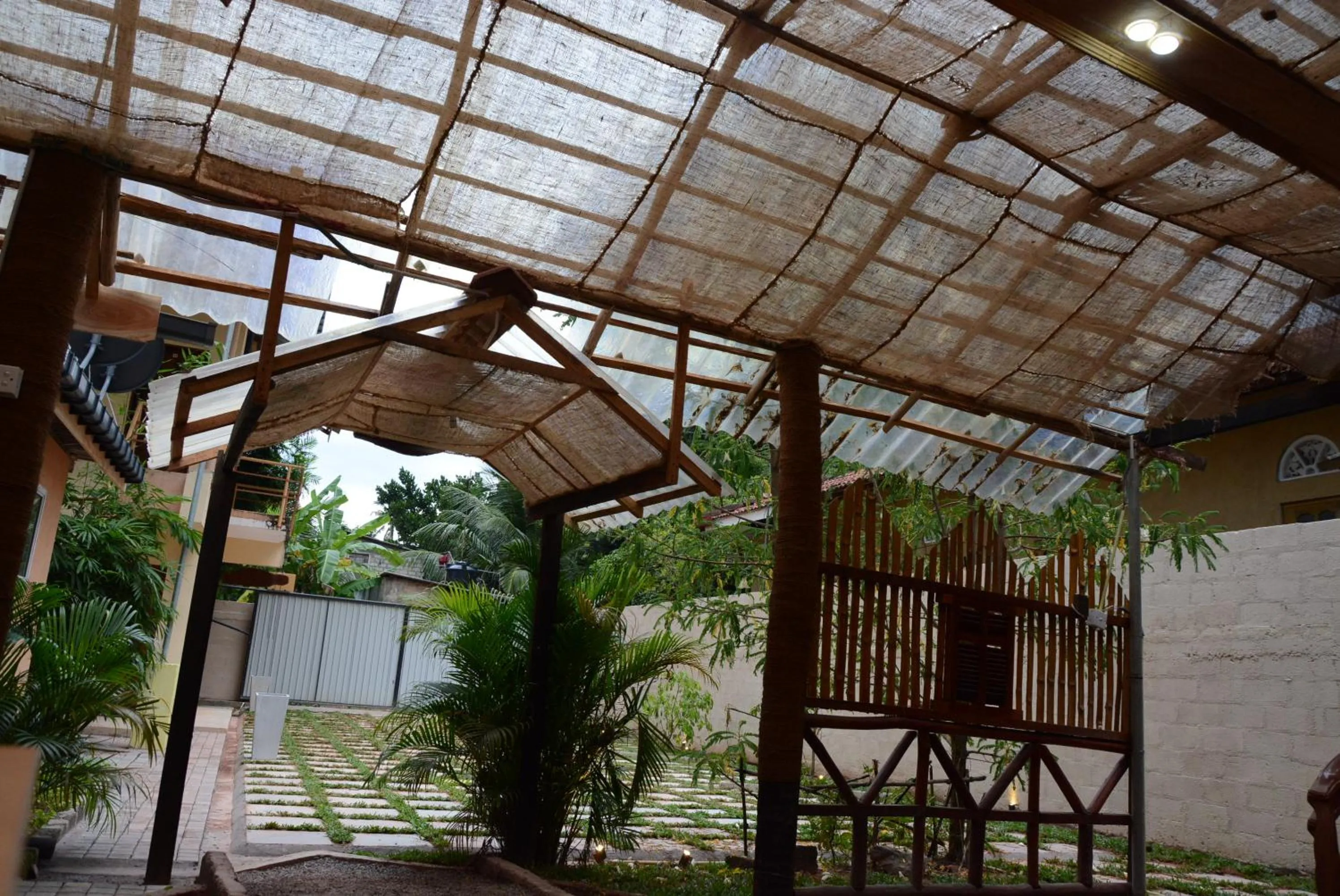 Restaurant/places to eat in Hotel Thilon