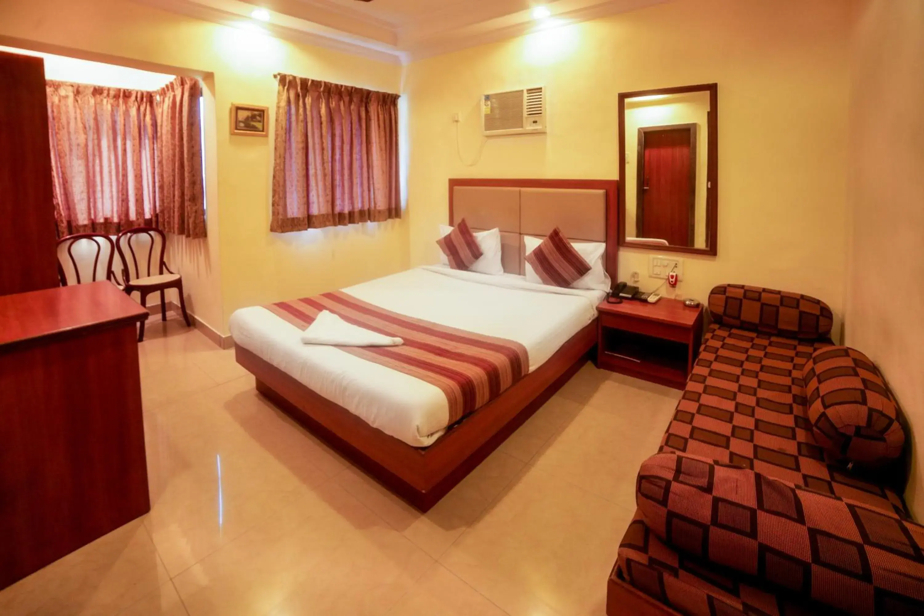 Photo of the whole room, Bed in Hotel Lucky Bandra Photo of the whole room, Bed in Hotel Lucky Bandra