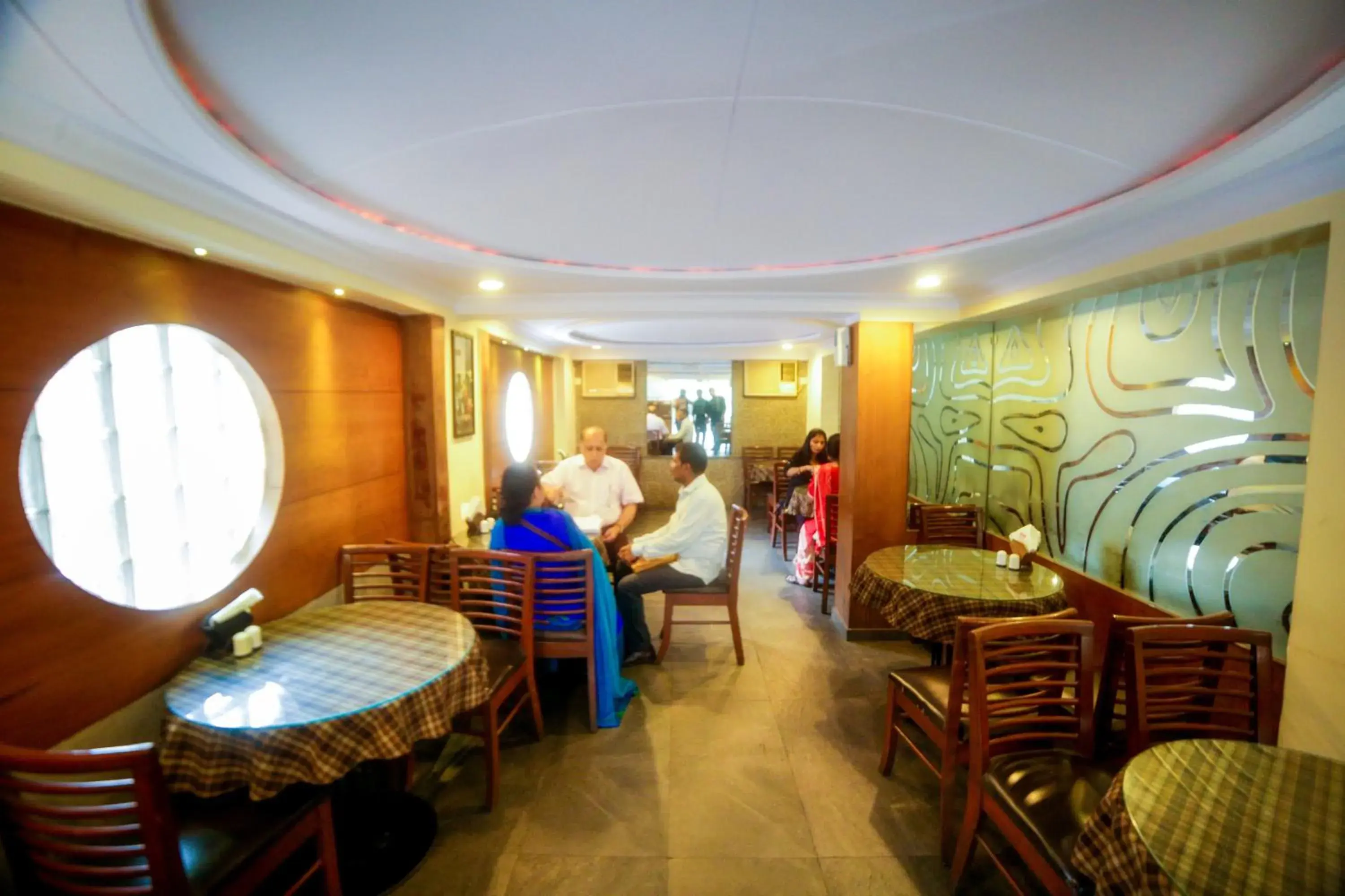 Restaurant/places to eat in Hotel Lucky Bandra Restaurant/places to eat in Hotel Lucky Bandra