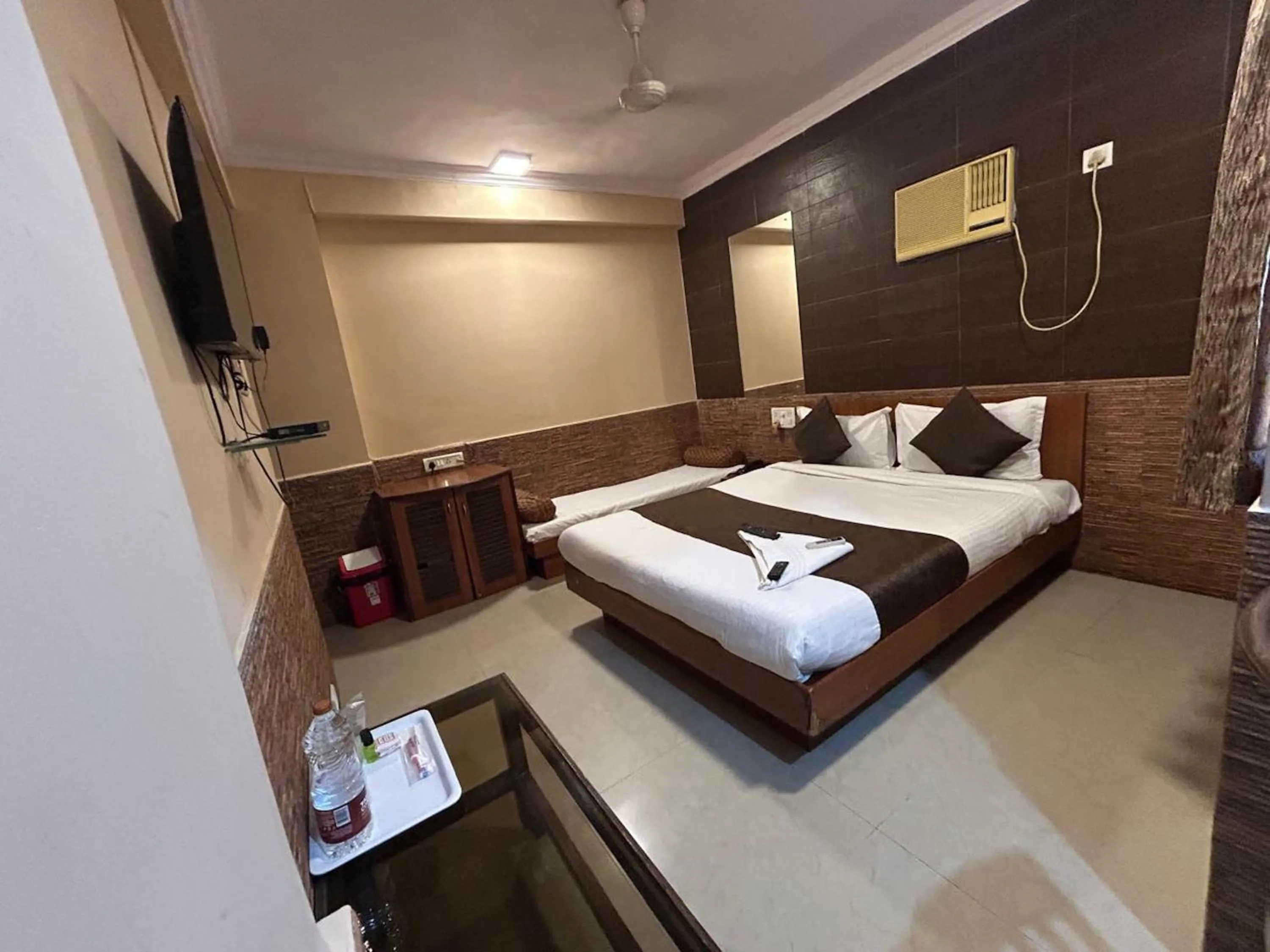 Photo of the whole room, Bed in Hotel Lucky Bandra