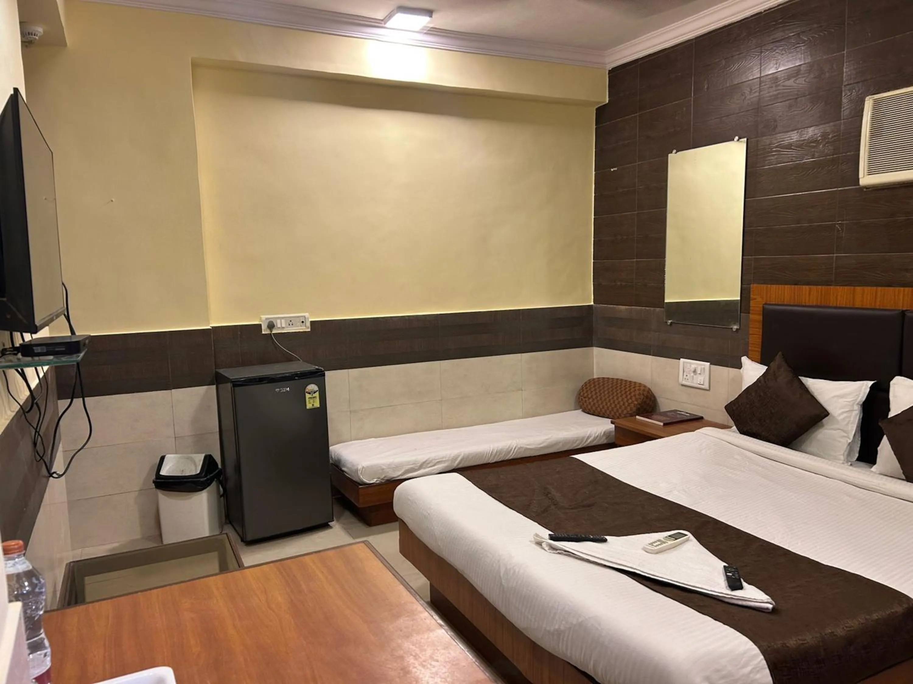 Photo of the whole room, Bed in Hotel Lucky Bandra
