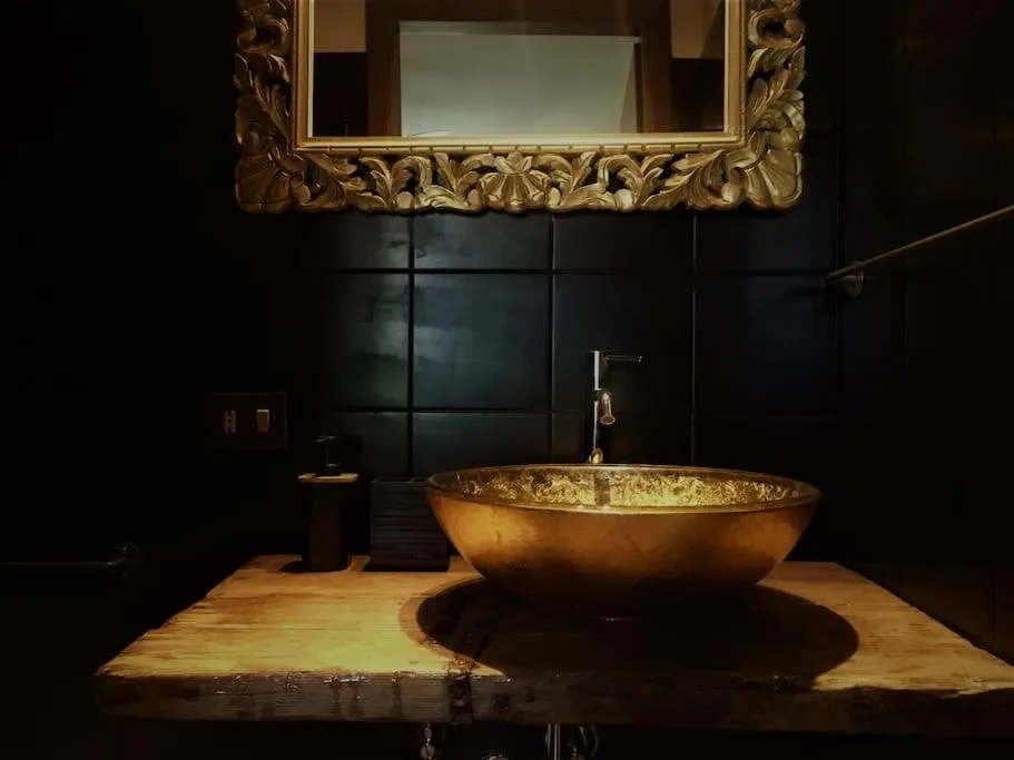 Bathroom in Guest Art Trastevere Station with AC