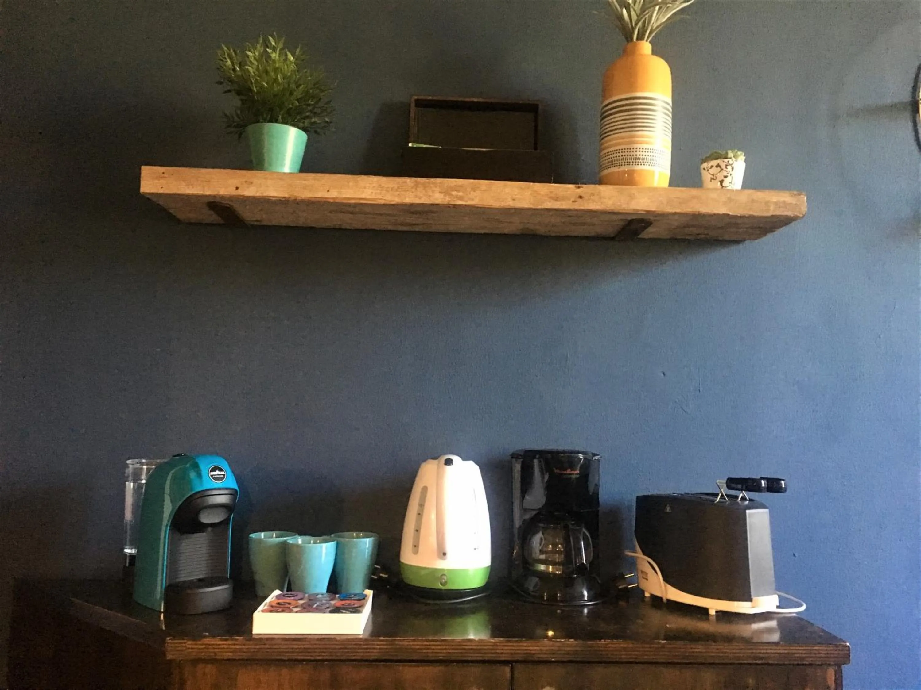 Coffee/tea facilities in Guest Art Trastevere Station with AC