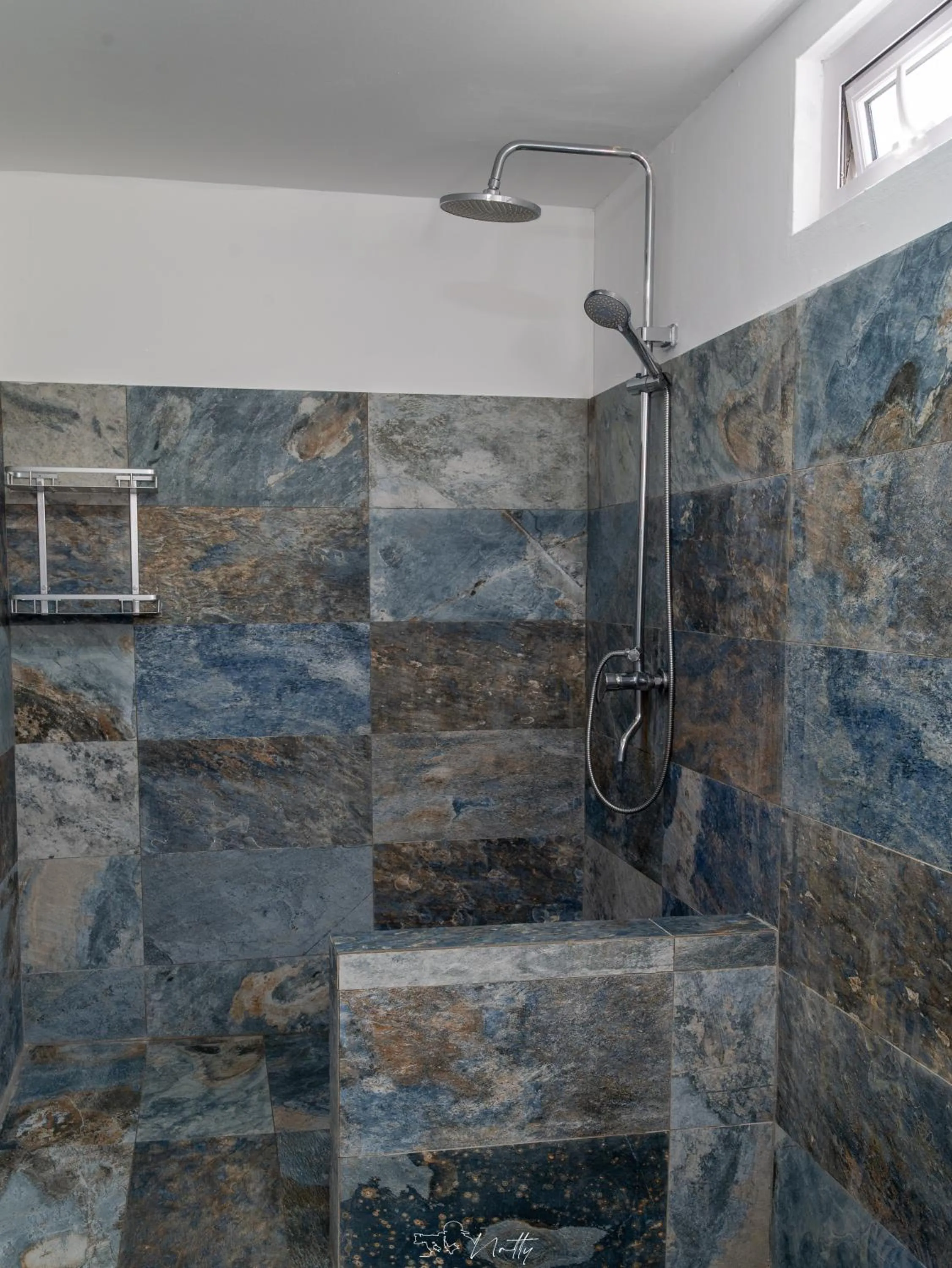 Shower in Residence Foulsafat