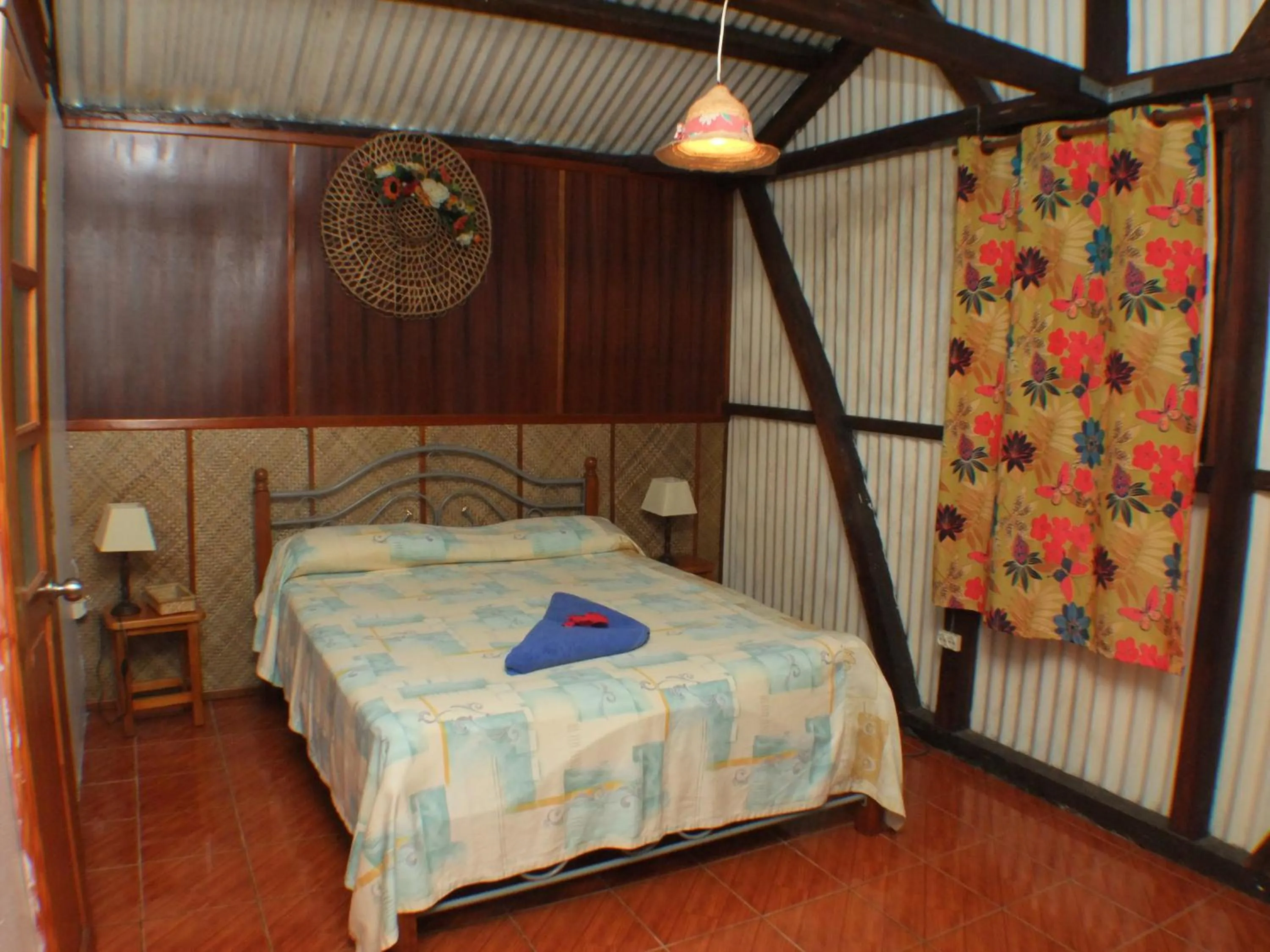 Photo of the whole room, Bed in Residence Foulsafat