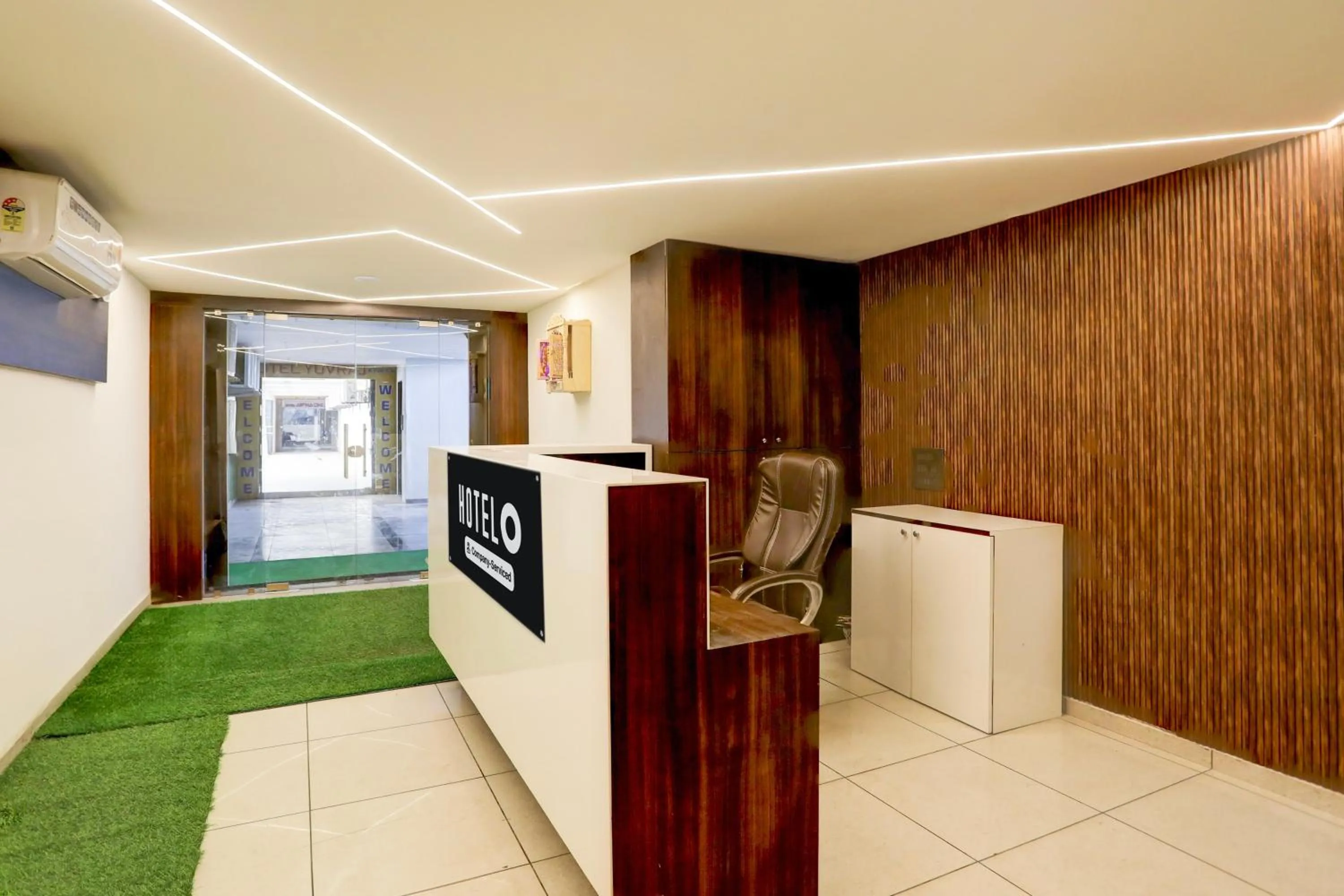 Lobby or reception in Super Hotel O Nana Chiloda Near Airport Formerly Green Valley