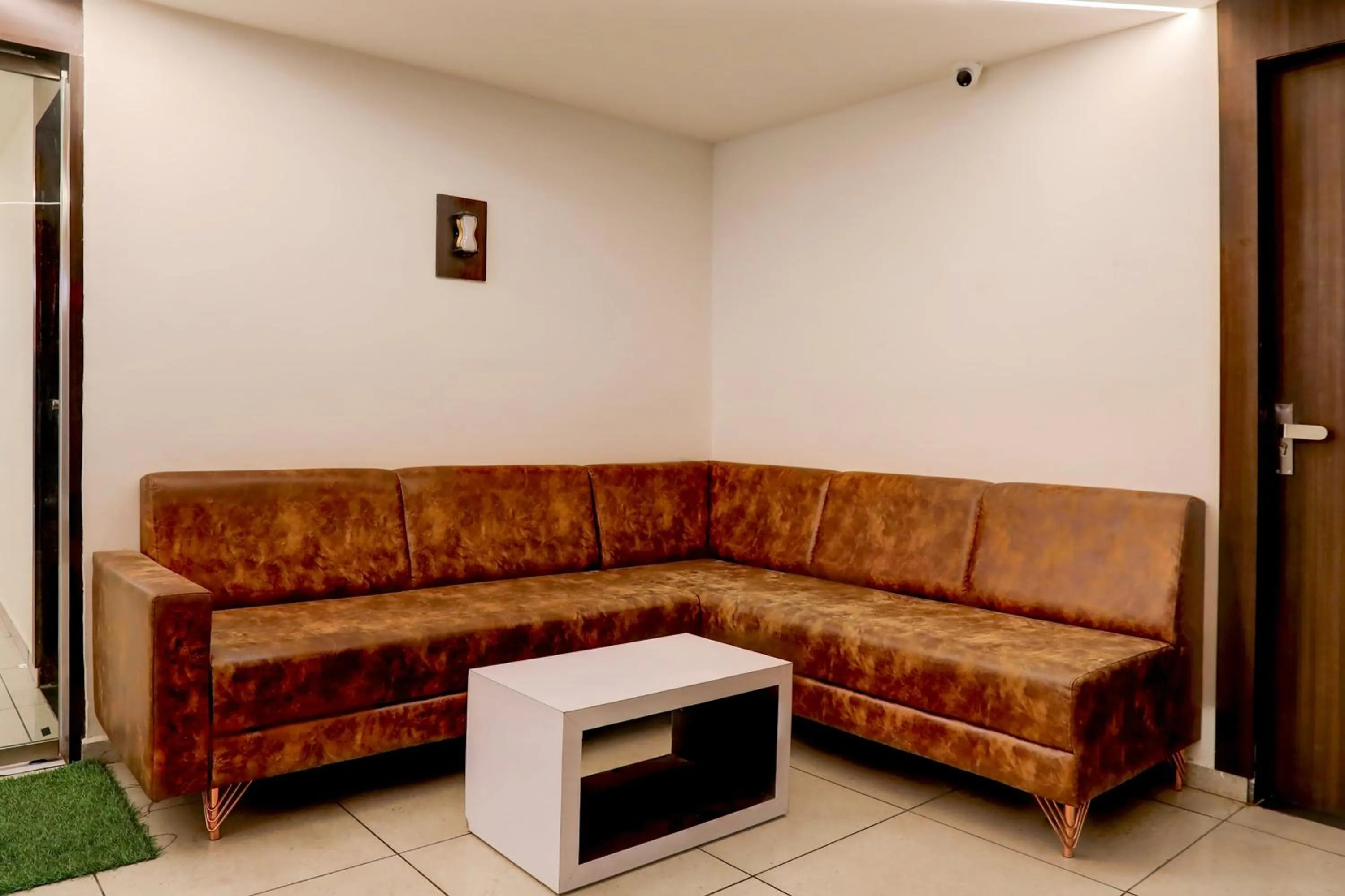 Lobby or reception in Super Hotel O Nana Chiloda Near Airport Formerly Green Valley