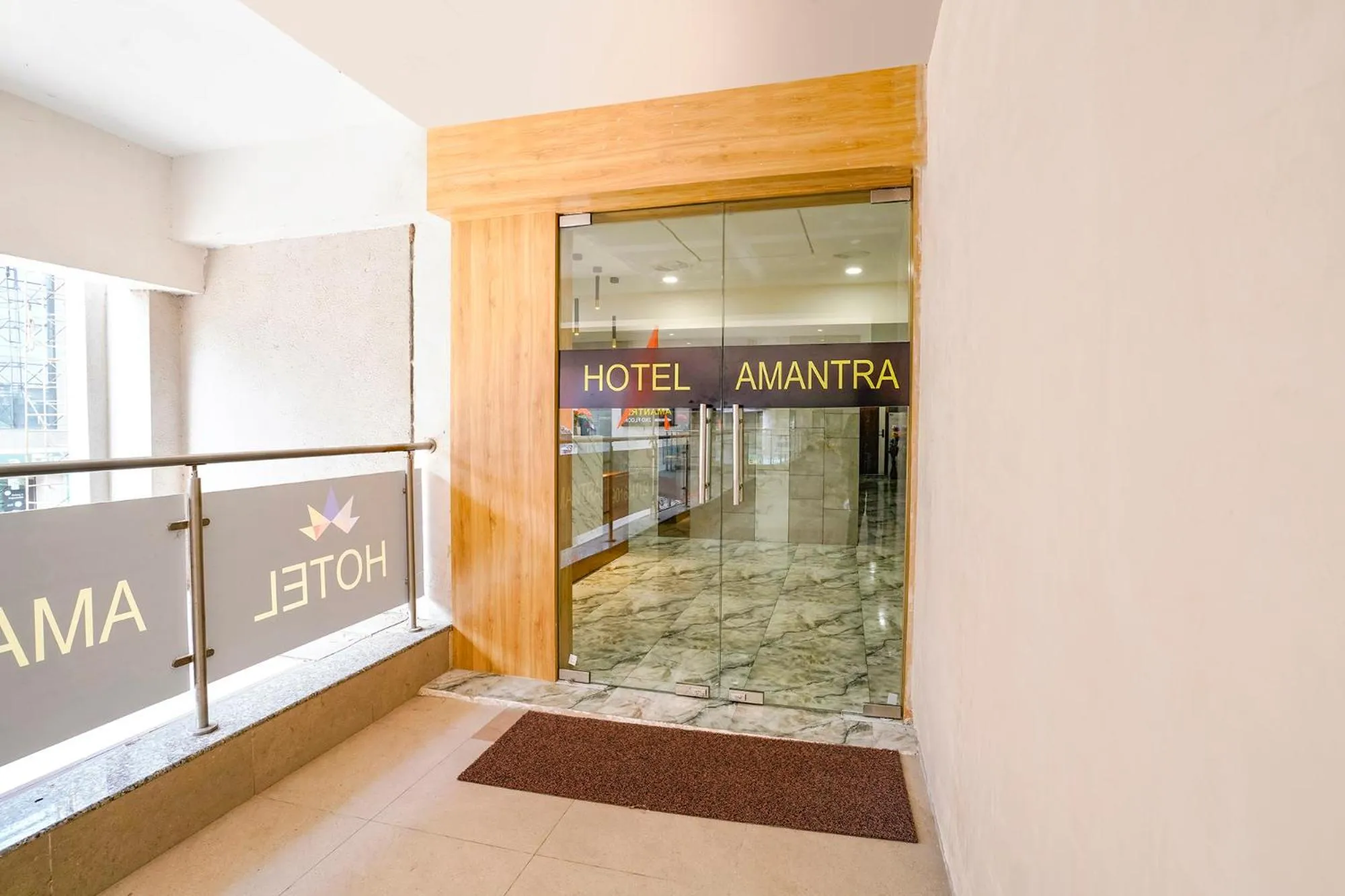 Lobby or reception in FabHotel Namantra - Nr Apollo Circle Sardar Patel Ring Road