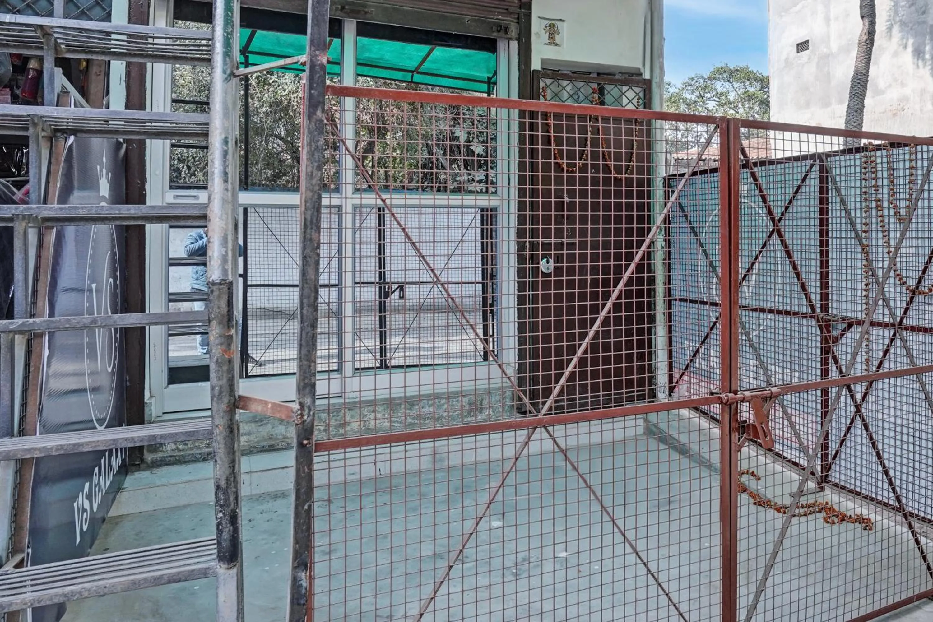 Facade/entrance in Hotel O VS GALAXY