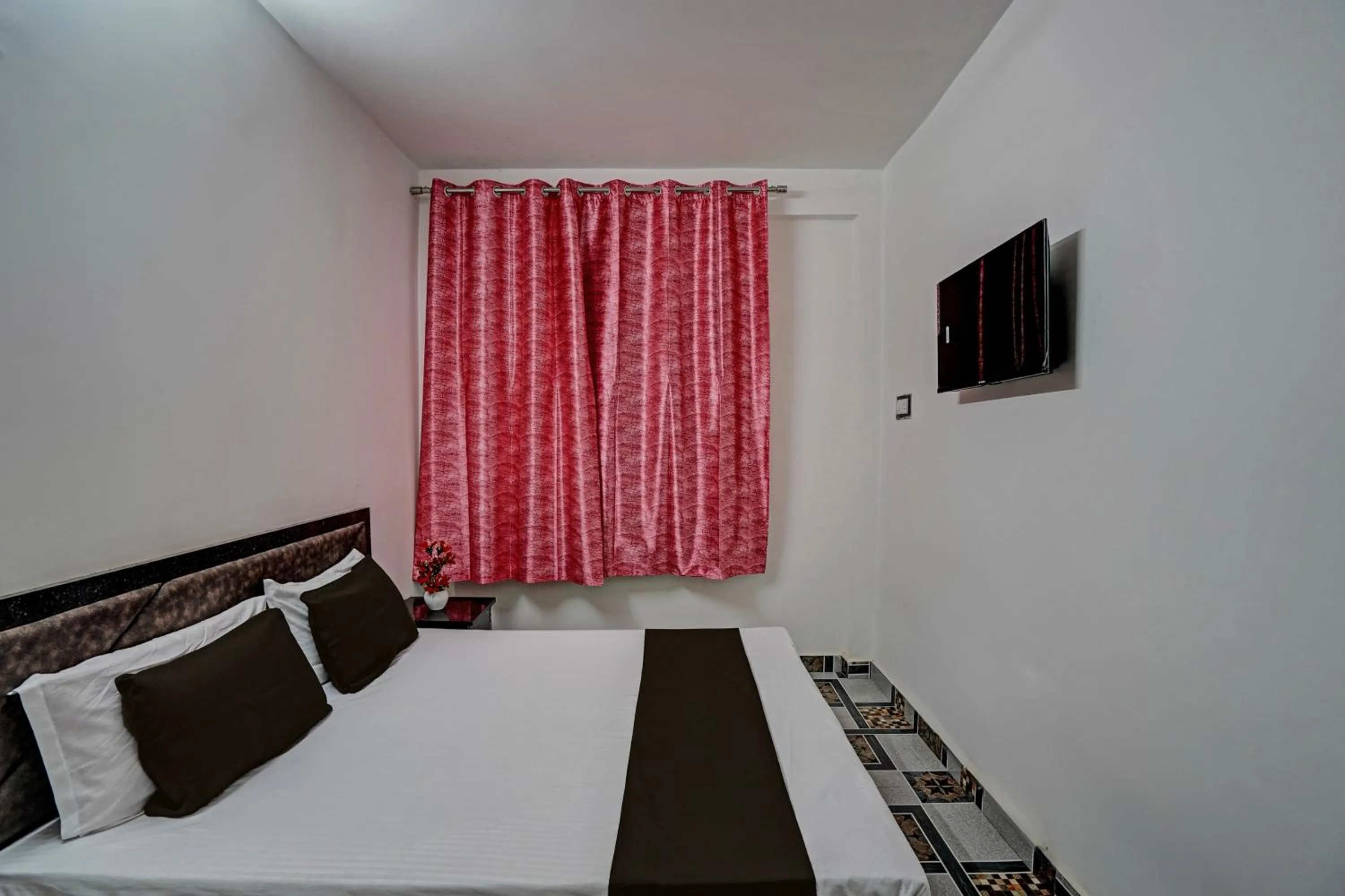 Bedroom in Hotel O VS GALAXY