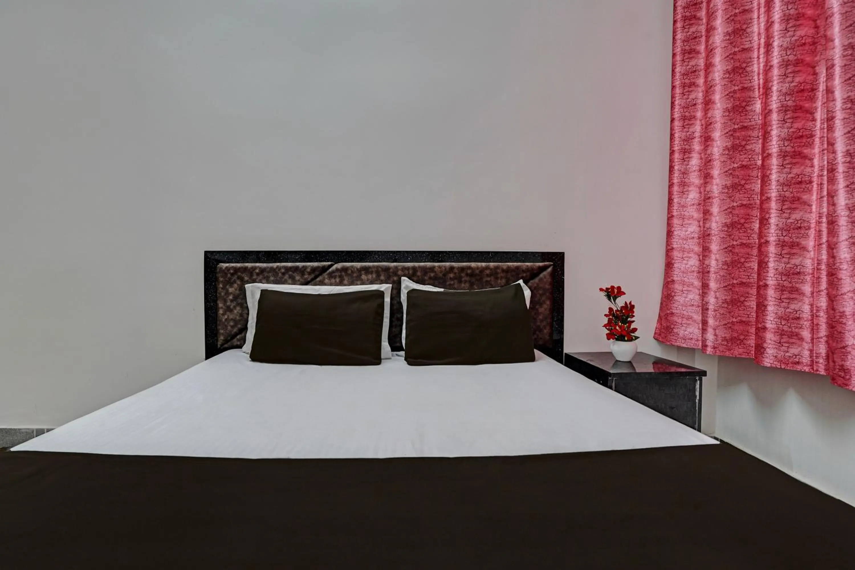 Bedroom, Bed in Hotel O VS GALAXY