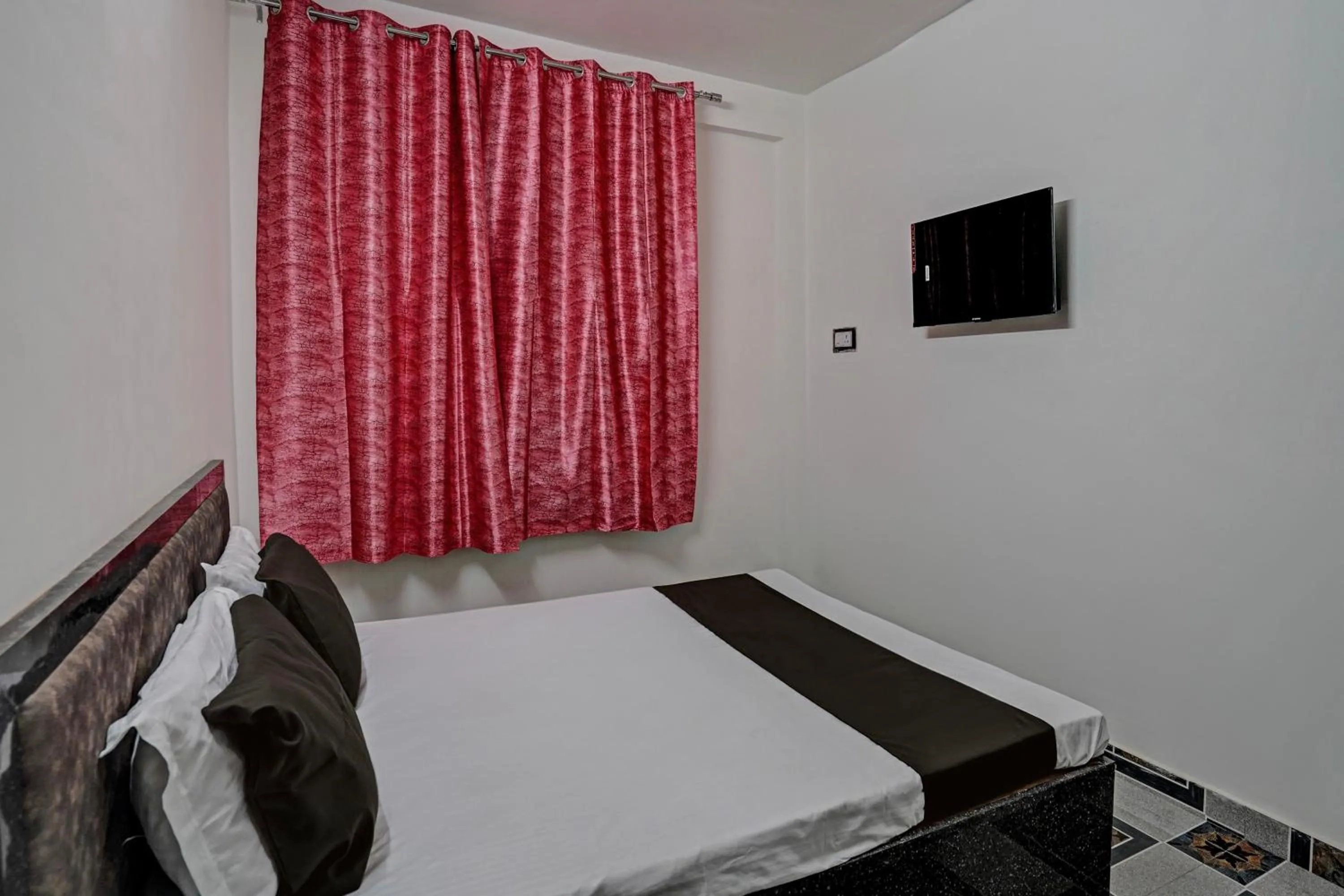 Bedroom in Hotel O VS GALAXY