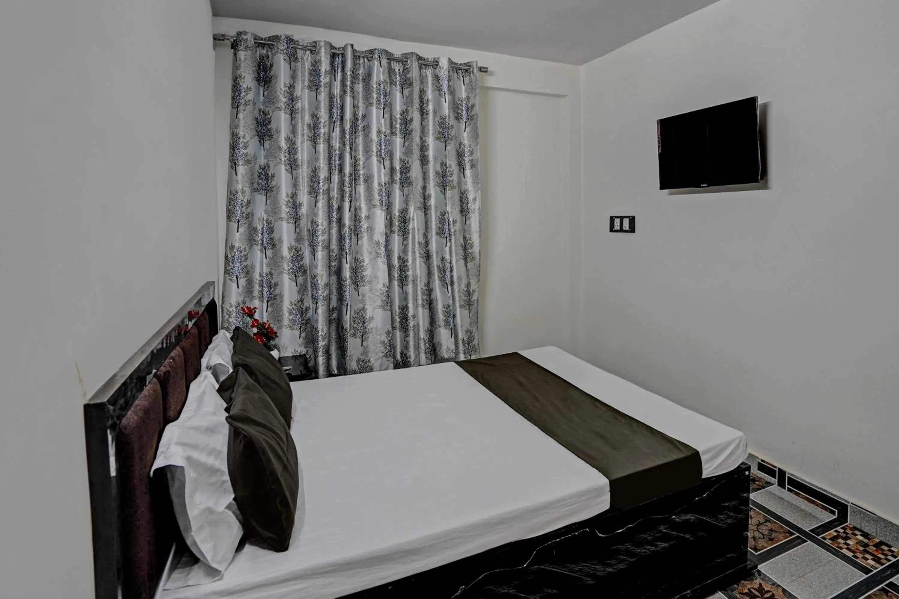 Bedroom in Hotel O VS GALAXY