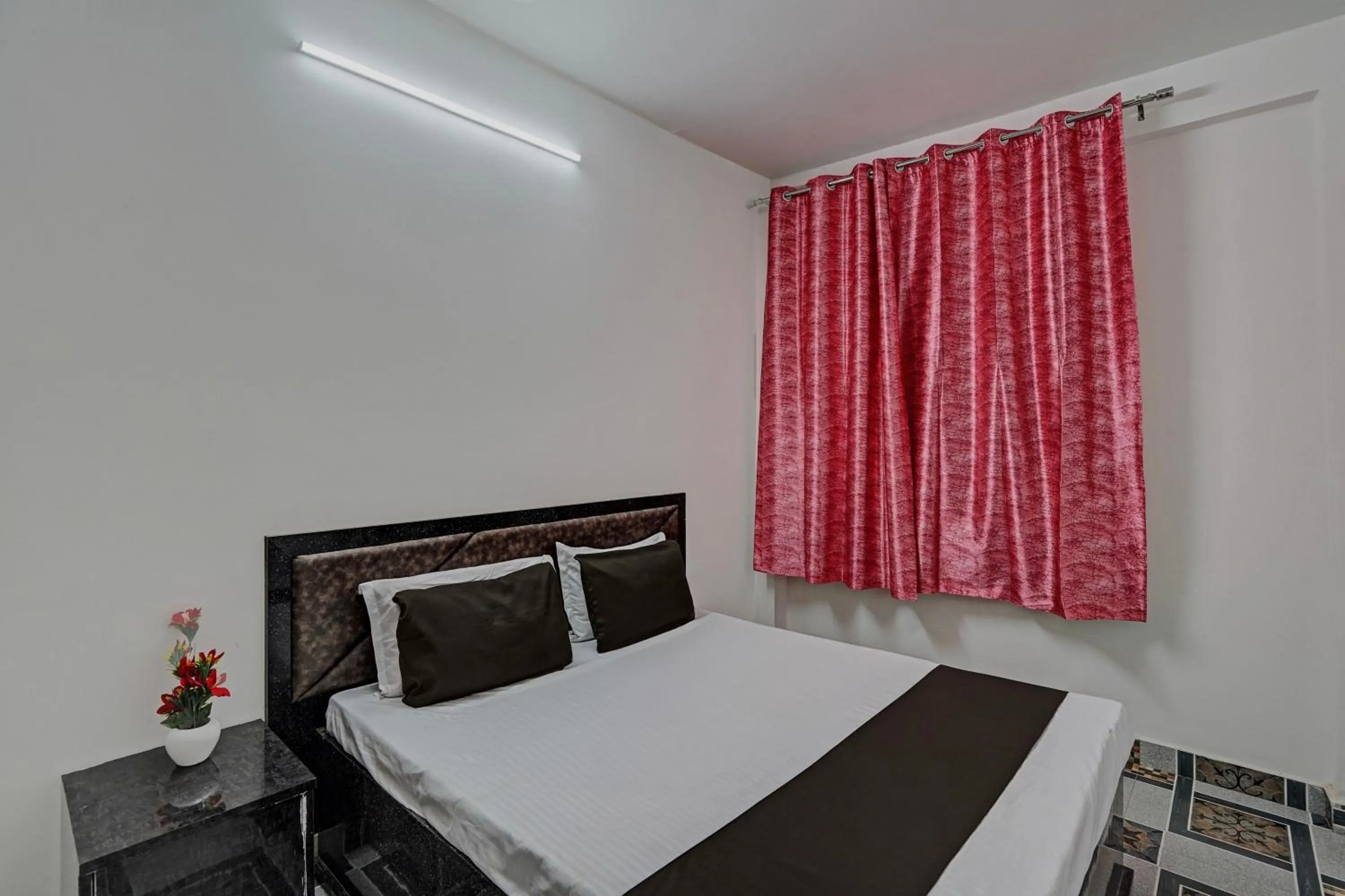 Bedroom, Bed in Hotel O VS GALAXY