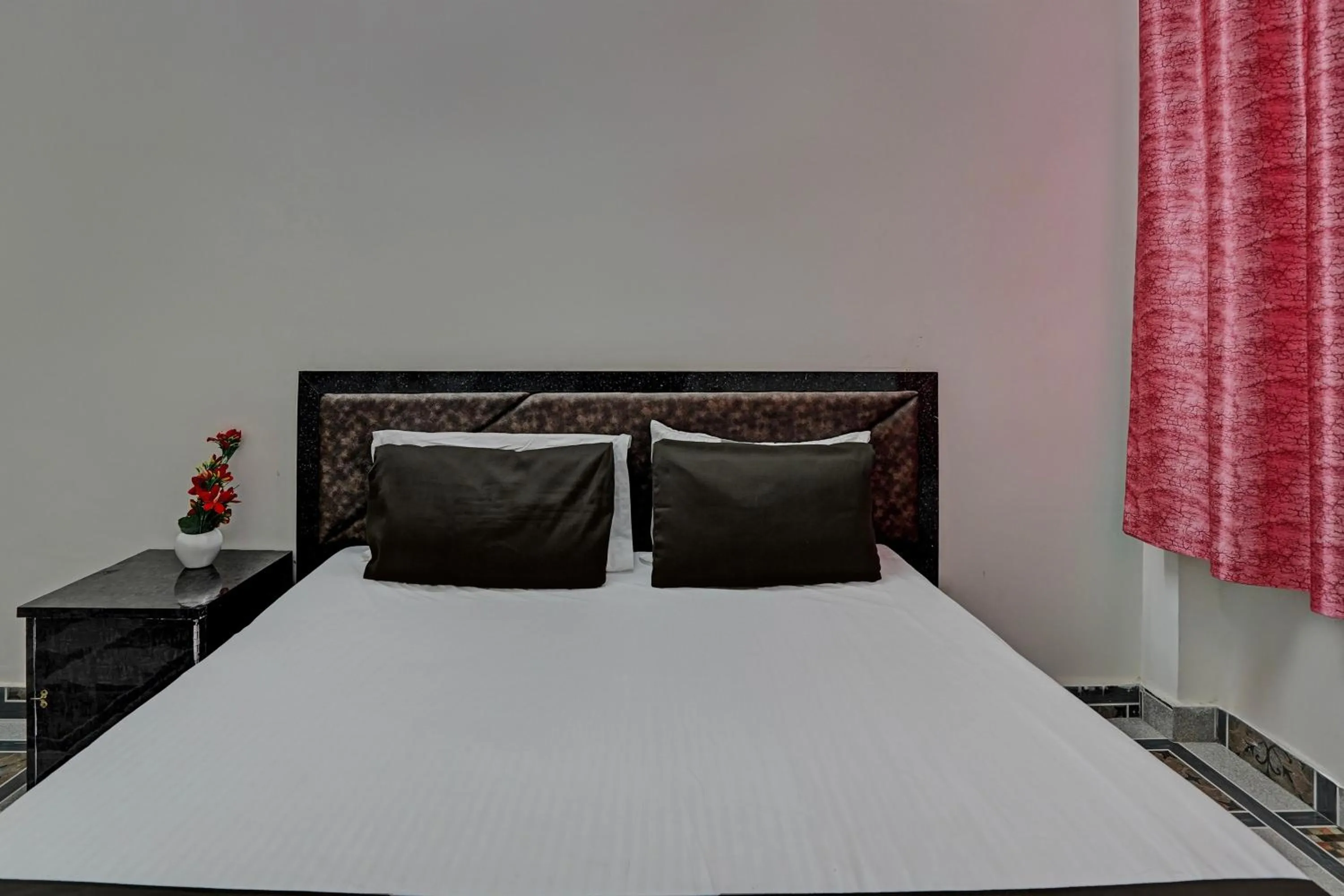 Bedroom, Bed in Hotel O VS GALAXY