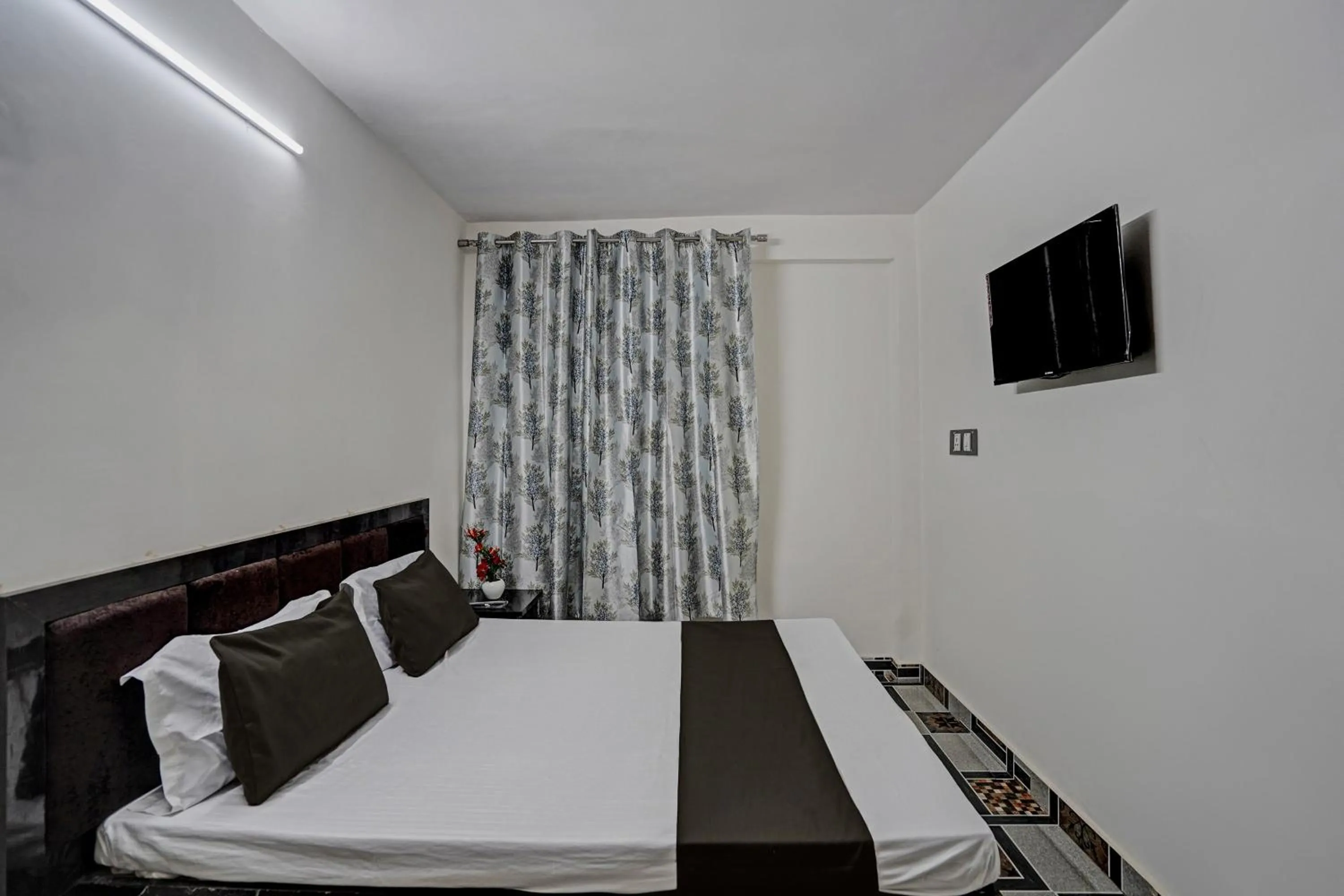 Bedroom in Hotel O VS GALAXY