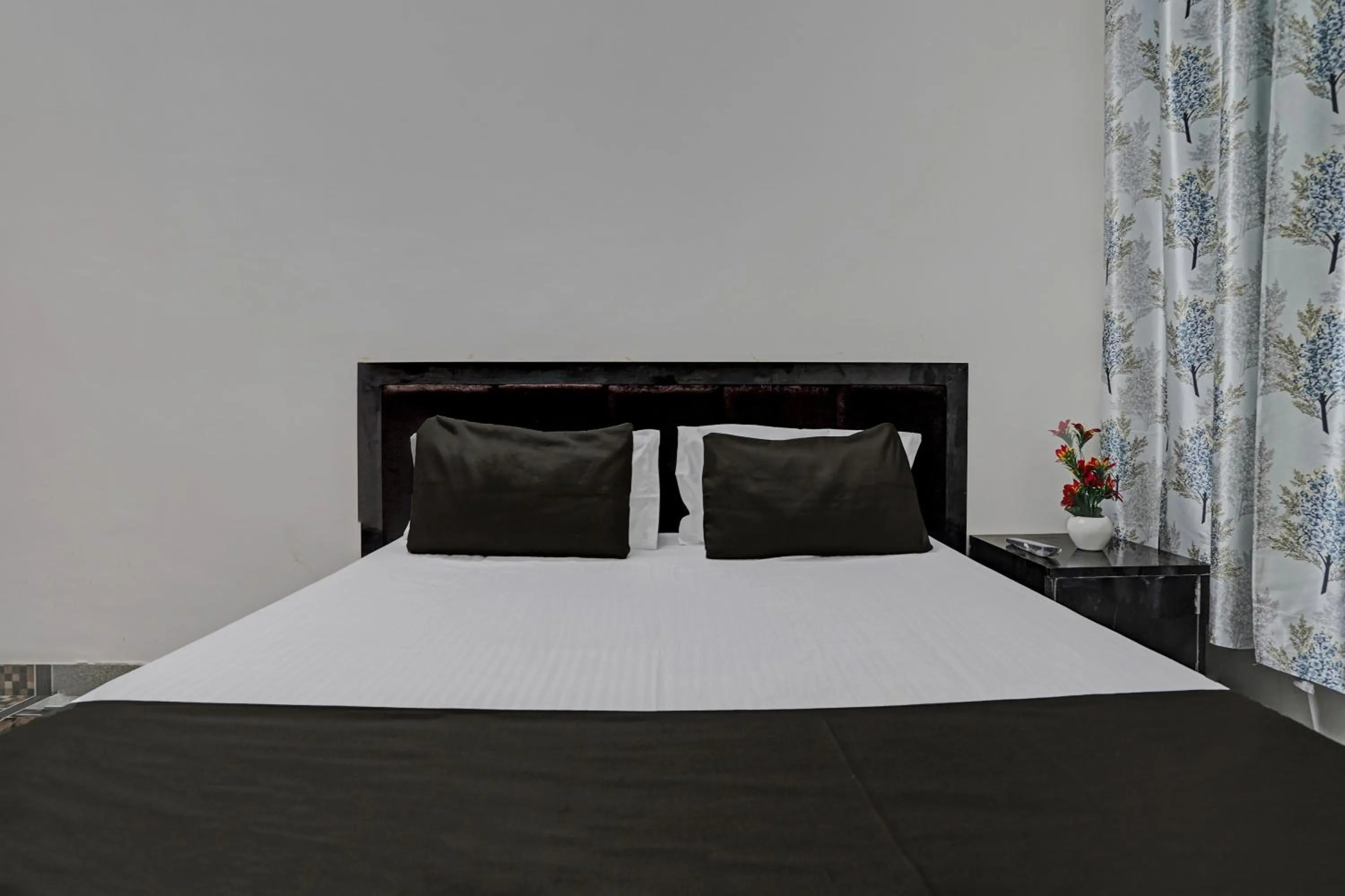 Bedroom in Hotel O VS GALAXY