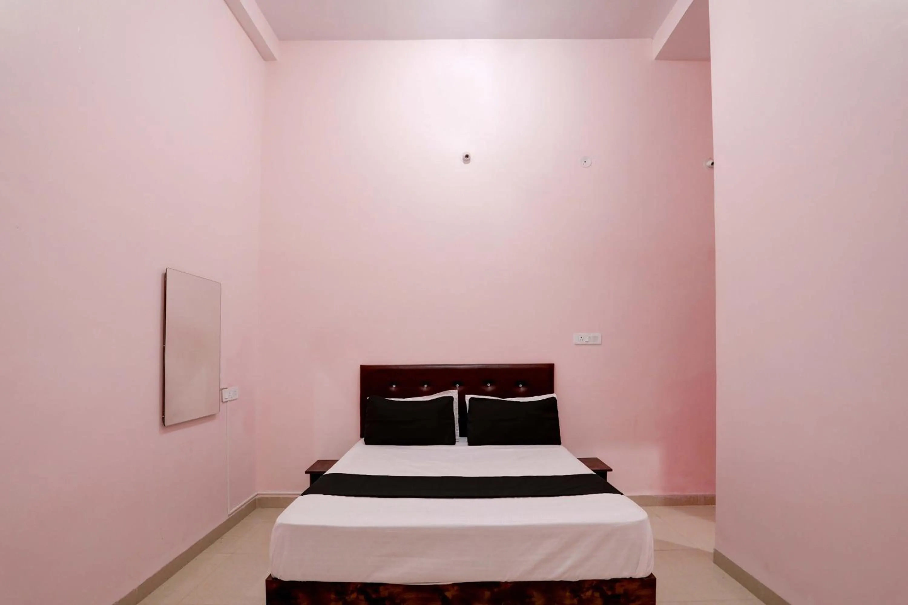 Bedroom, Bed in Hotel O Blue Moon