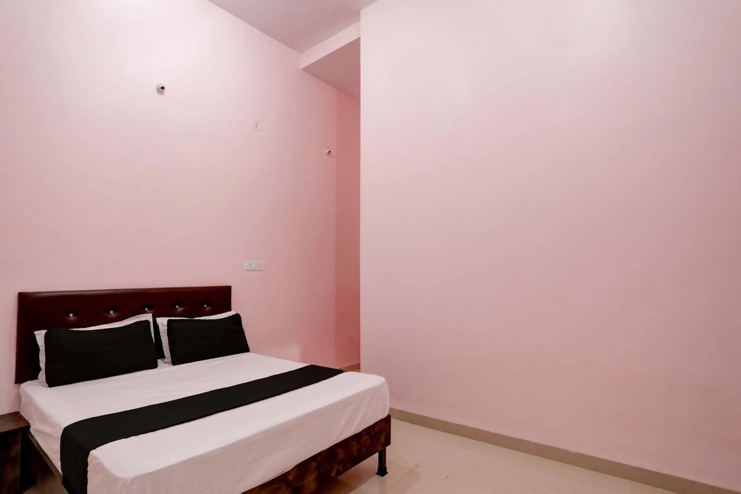 Bedroom, Bed in Hotel O Blue Moon