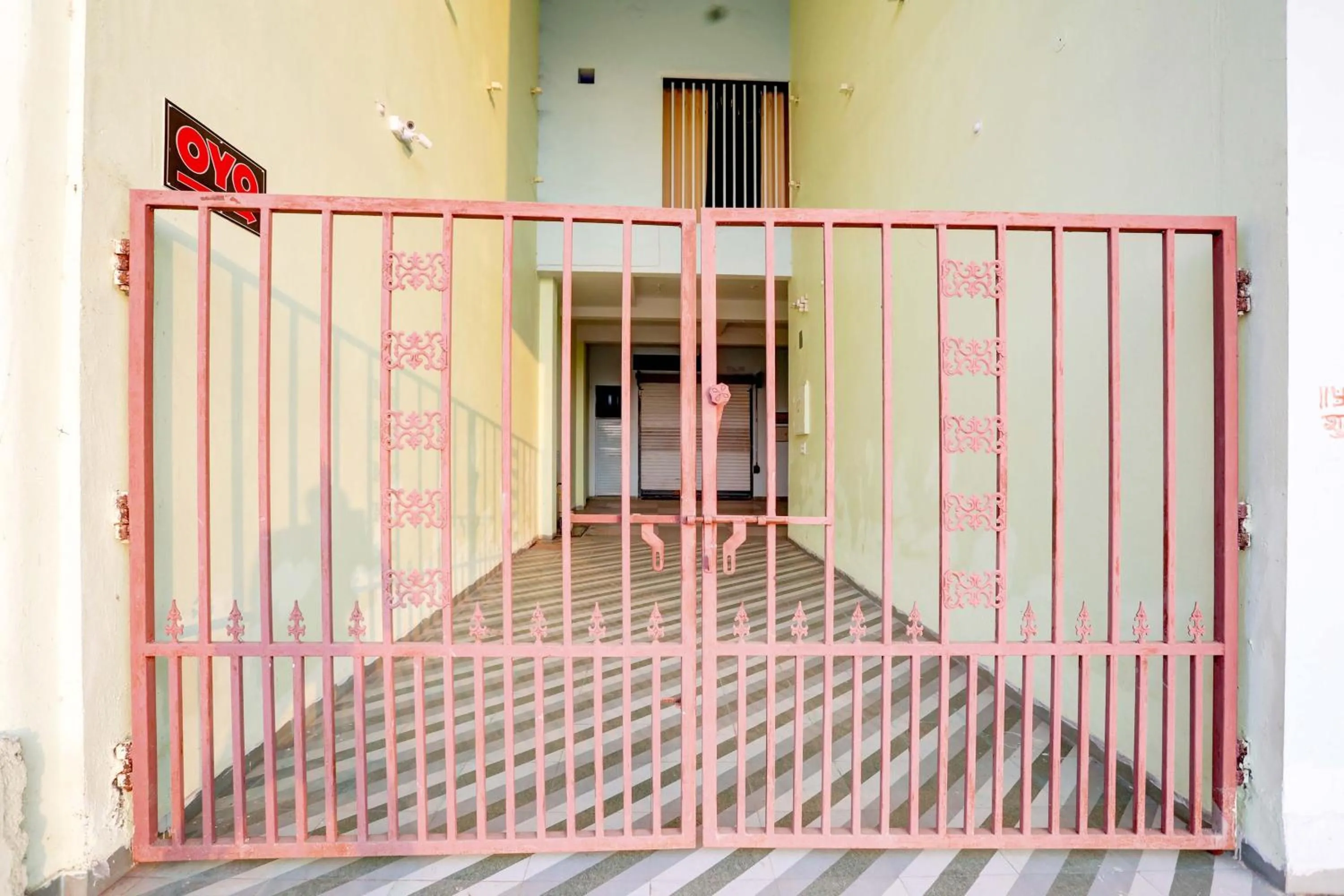 Facade/entrance in Hotel O Blue Moon