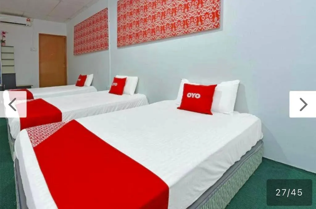 Bed in SYAHIRAH HOTEL