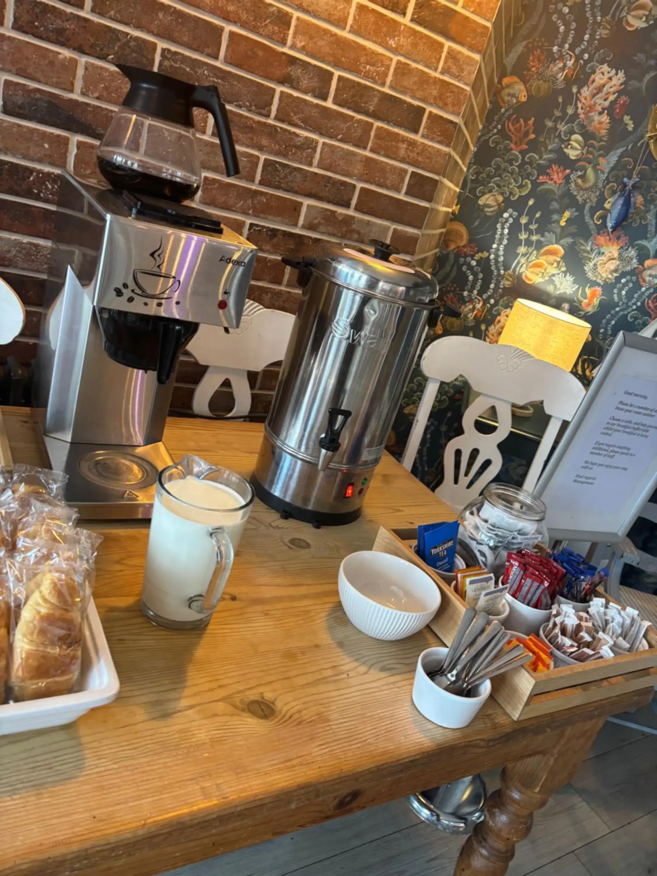 Breakfast in Queen Phillippa Breakfast in Queen Phillippa