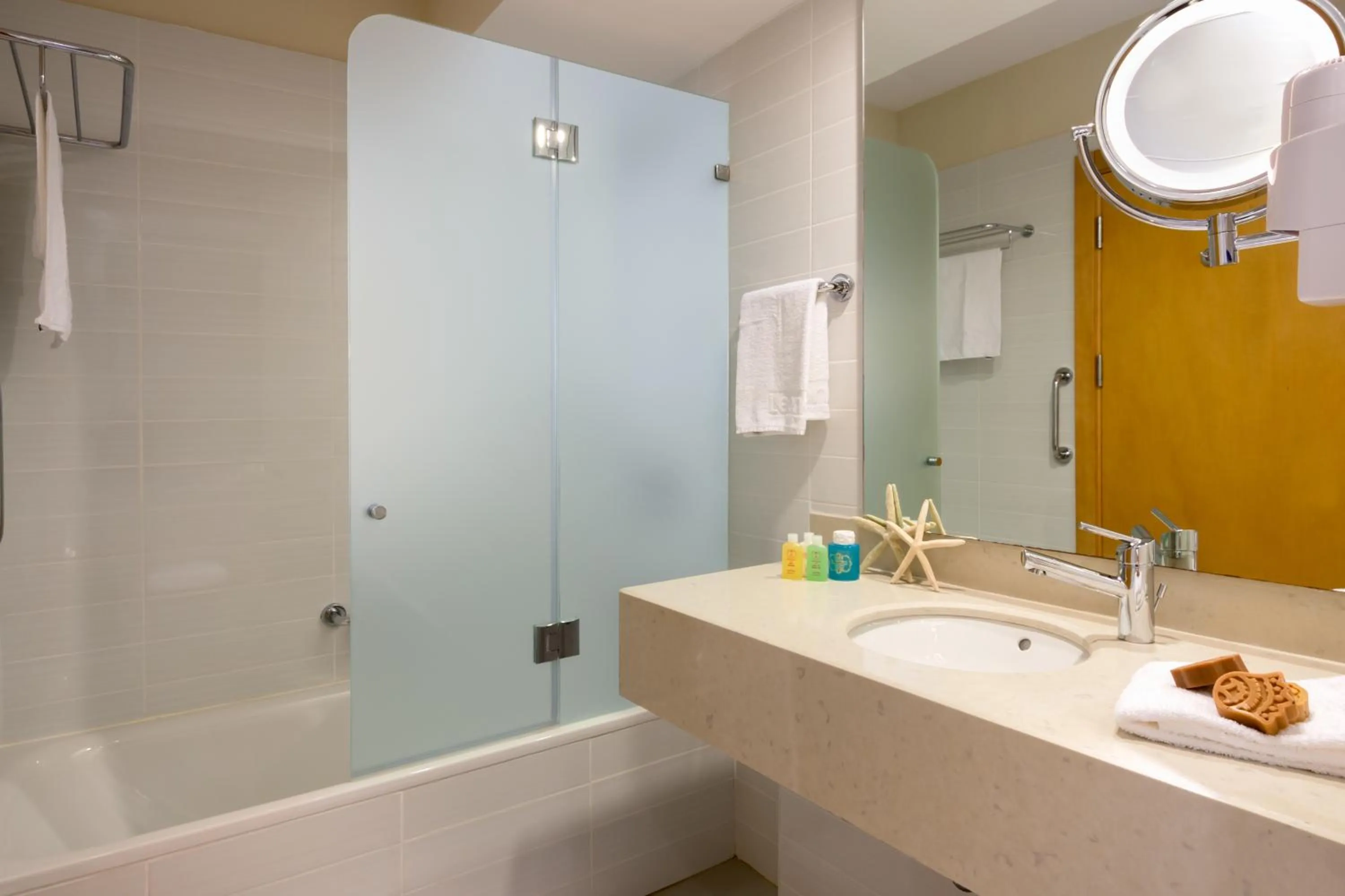 Bathroom in Leonardo Plaza Ashdod